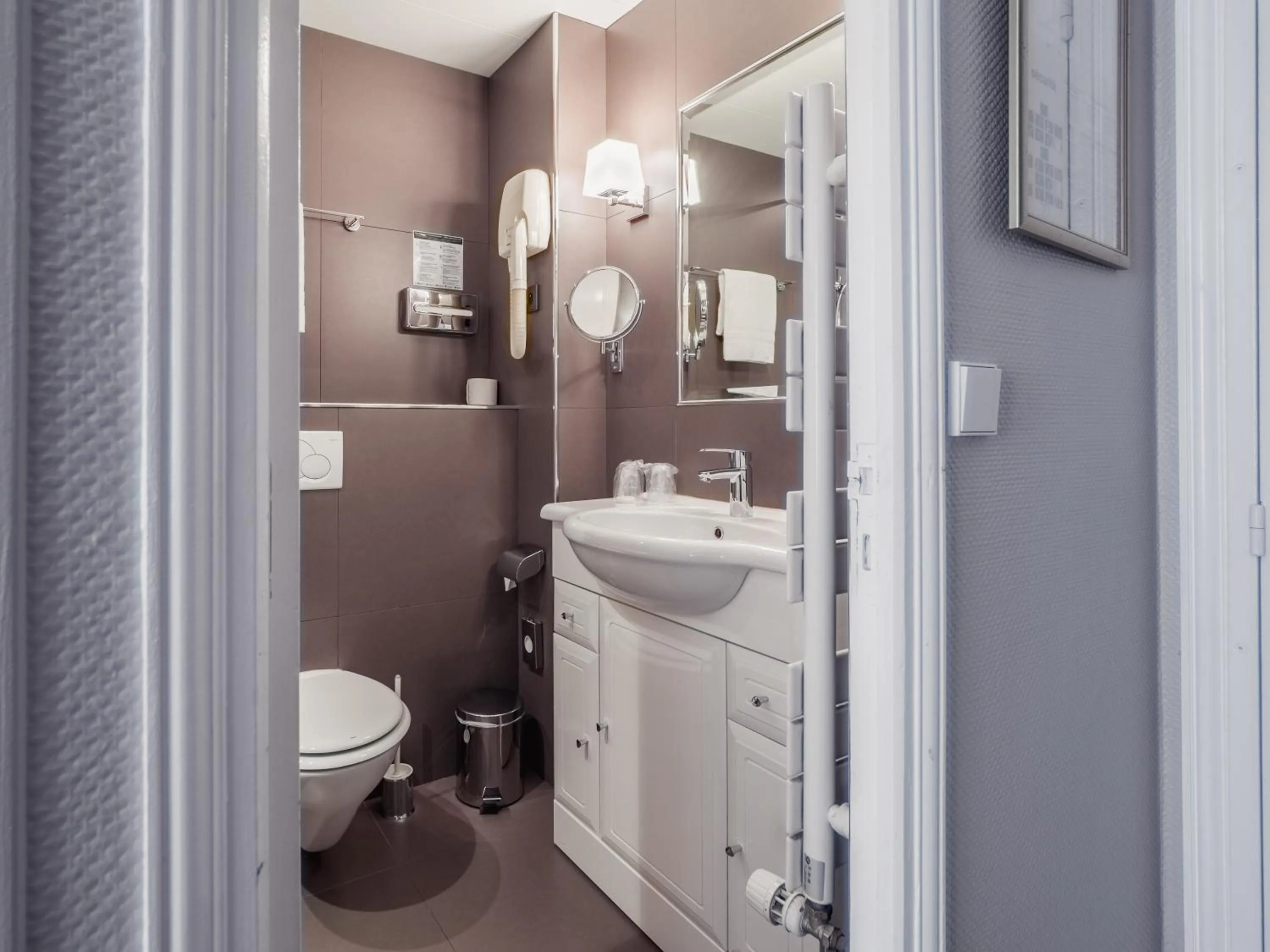 Comfort Twin Room in New Orient Hotel