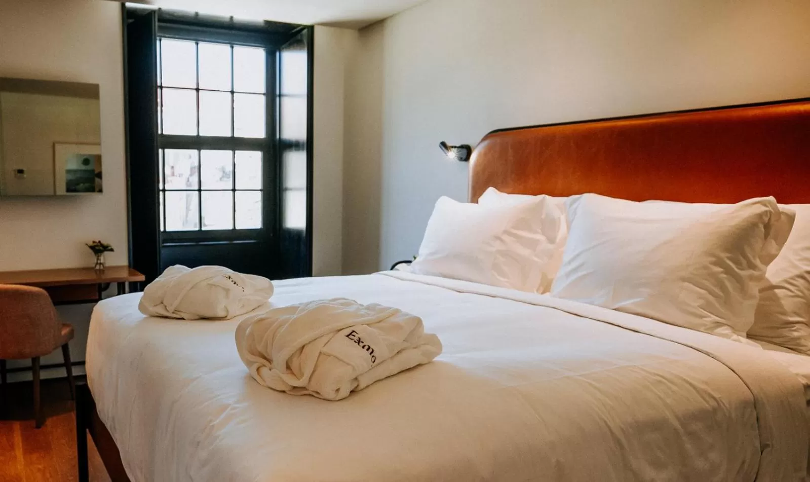 Charm Room with City View in Exmo Hotel by Olivia