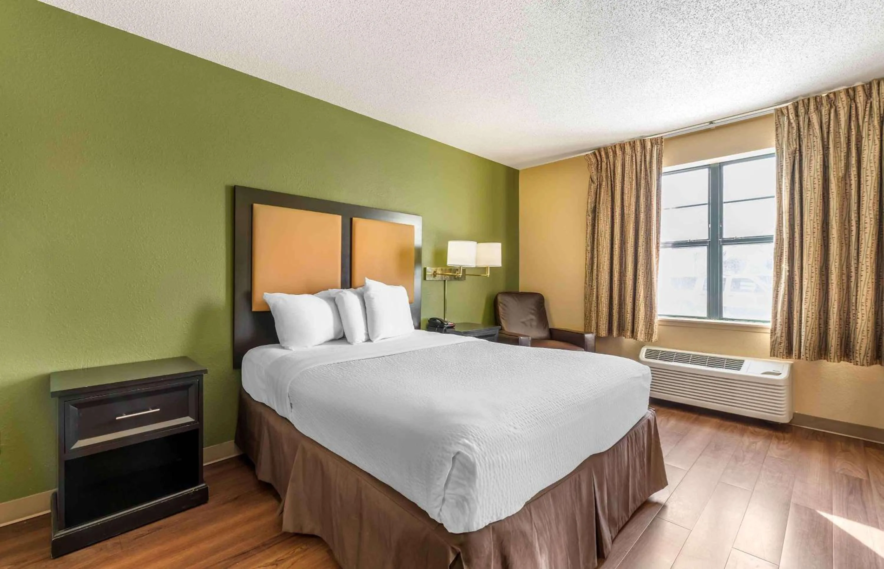 Queen studio with 1 Queen Bed - Disability Access/Non-Smoking in Extended Stay America Suites - Minneapolis - Maple Grove