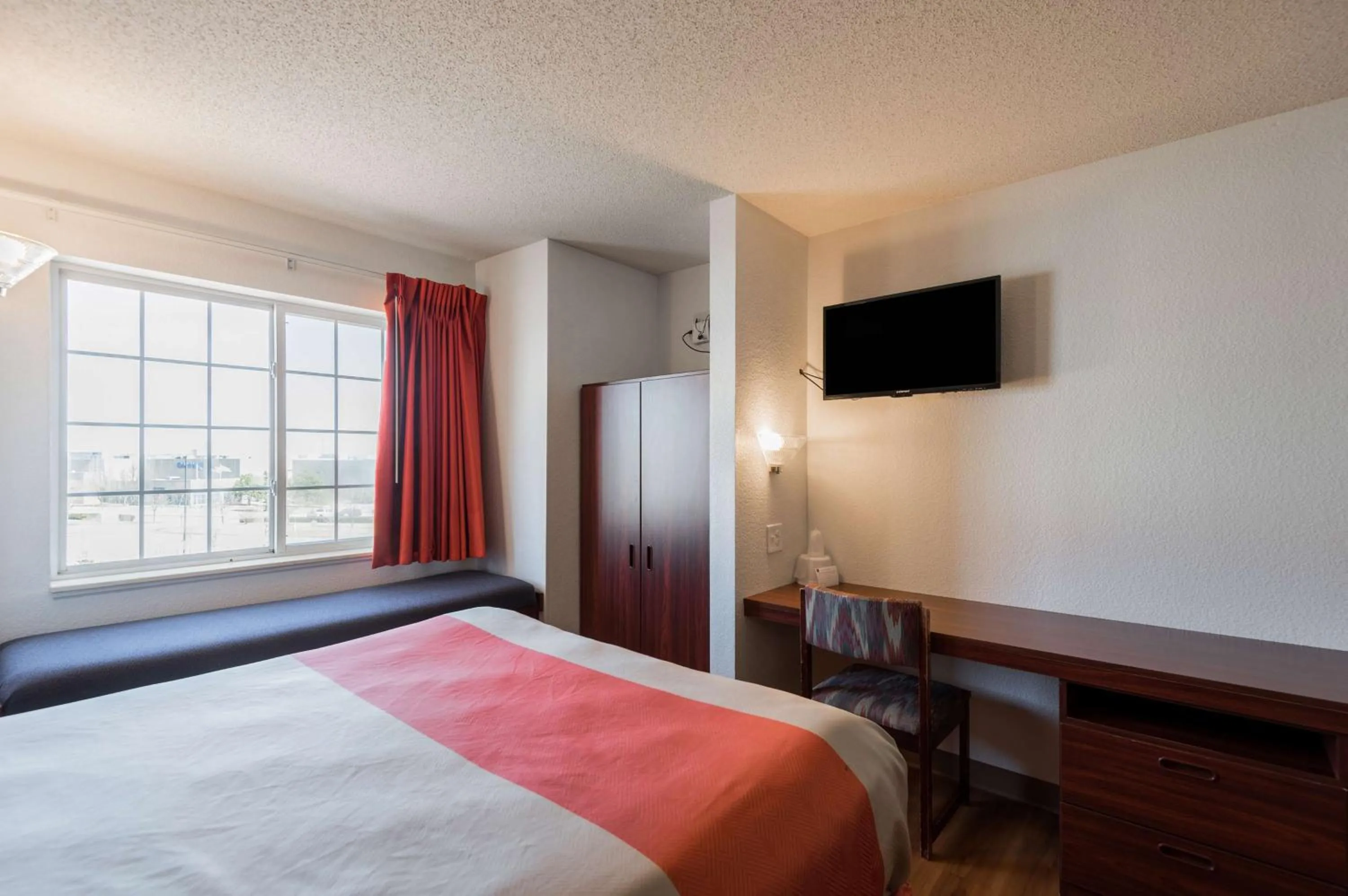 Queen Room with Two Queen Beds - Disability Access - Smoking in Motel 6-Olathe, KS