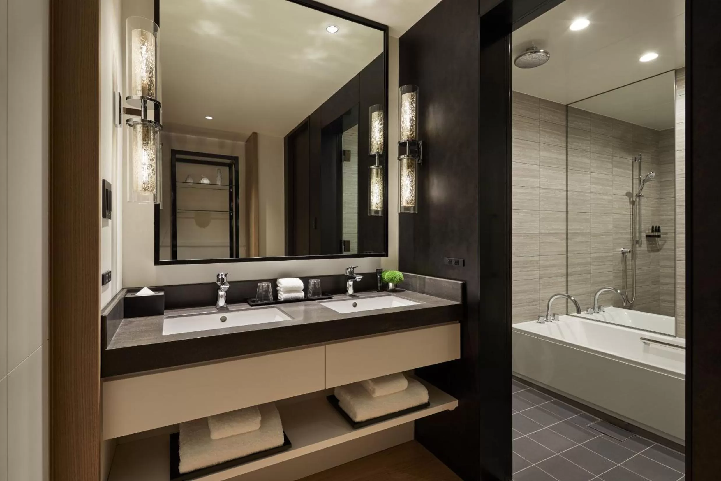 King Suite with City View in Hyatt Centric Kanazawa