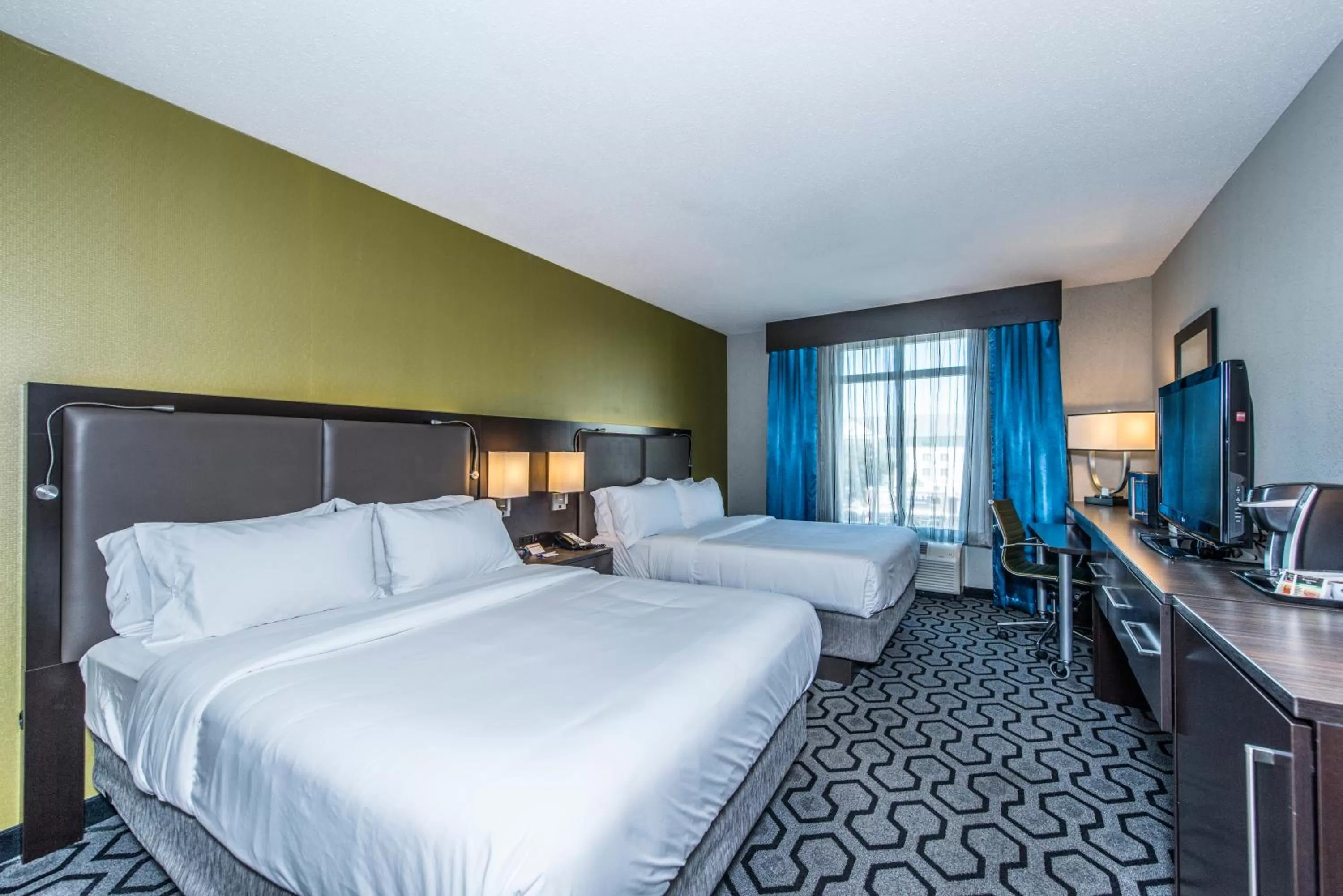 Holiday Inn Express & Suites Charleston Arpt-Conv Ctr Area by IHG