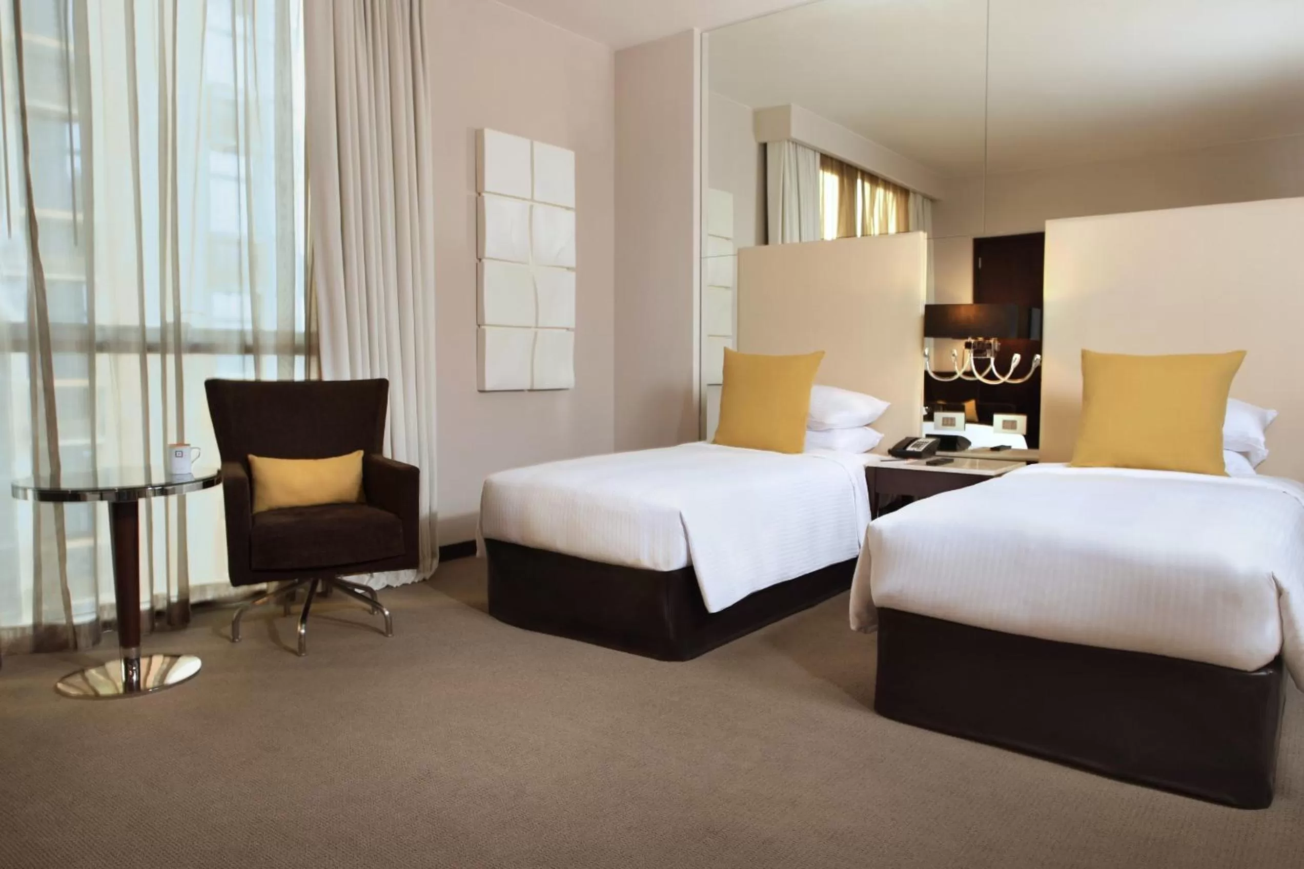 Spacious Centro Room  - Twin Beds in Centro Al Manhal by Rotana