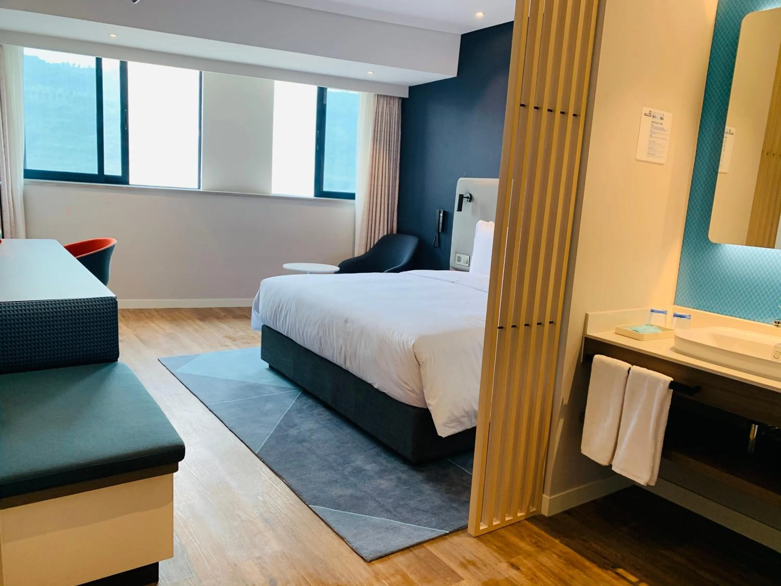Superior King Room in Holiday Inn Express Chongqing Airport Zone by IHG