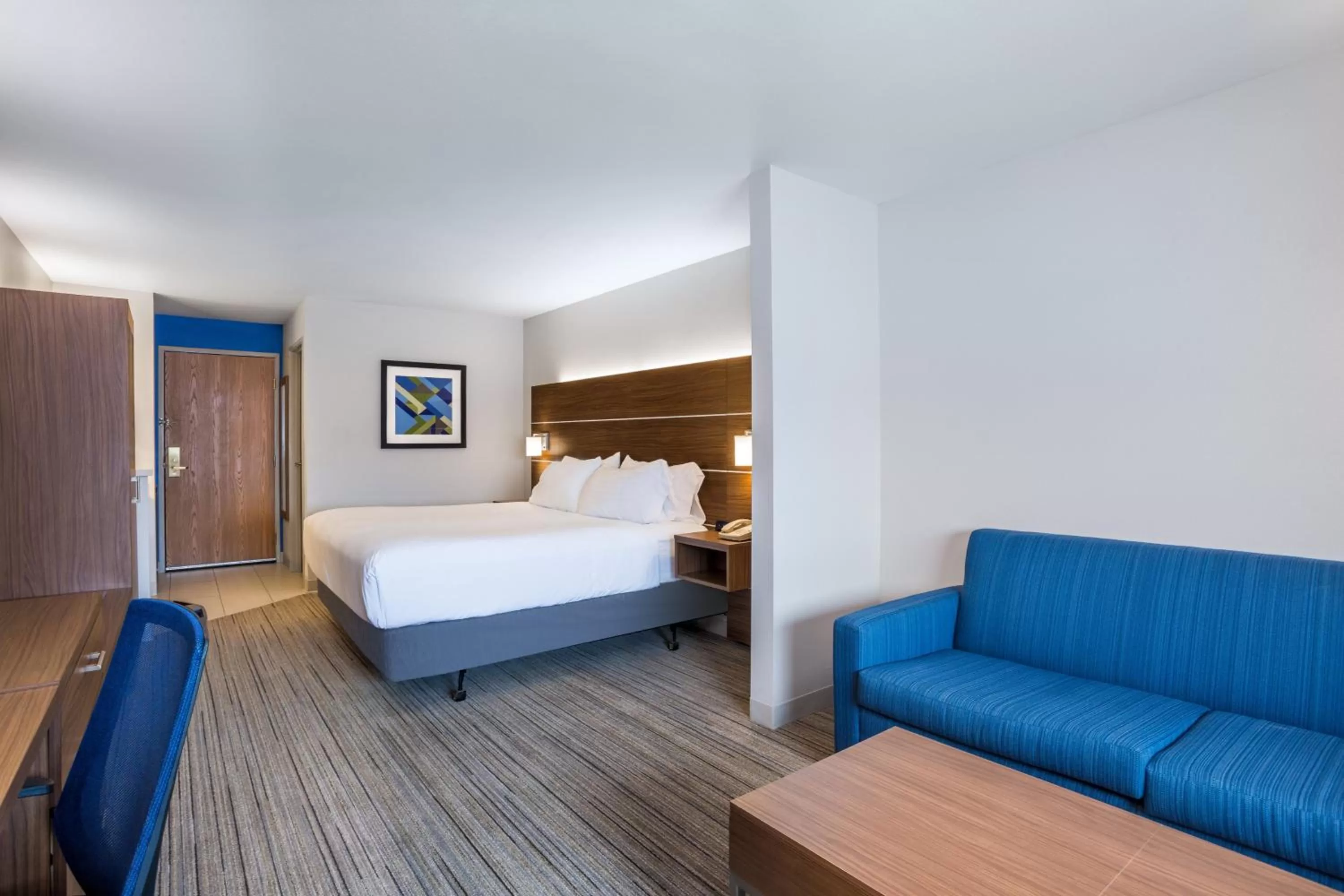 Standard King Room with Sofa Bed in Holiday Inn Express Wisconsin Dells by IHG