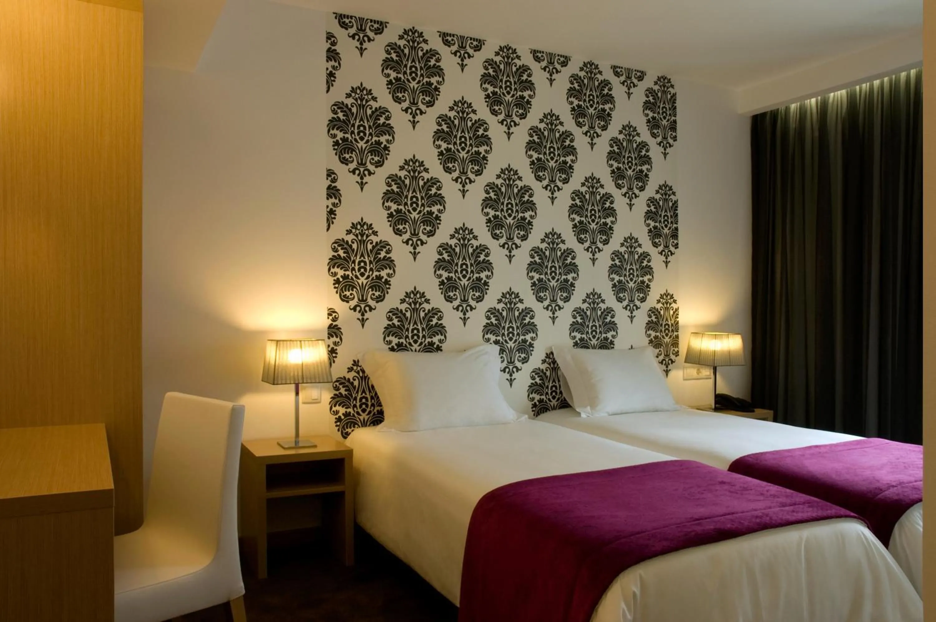 Double or Twin Room with Extra Bed in Hotel Genesis