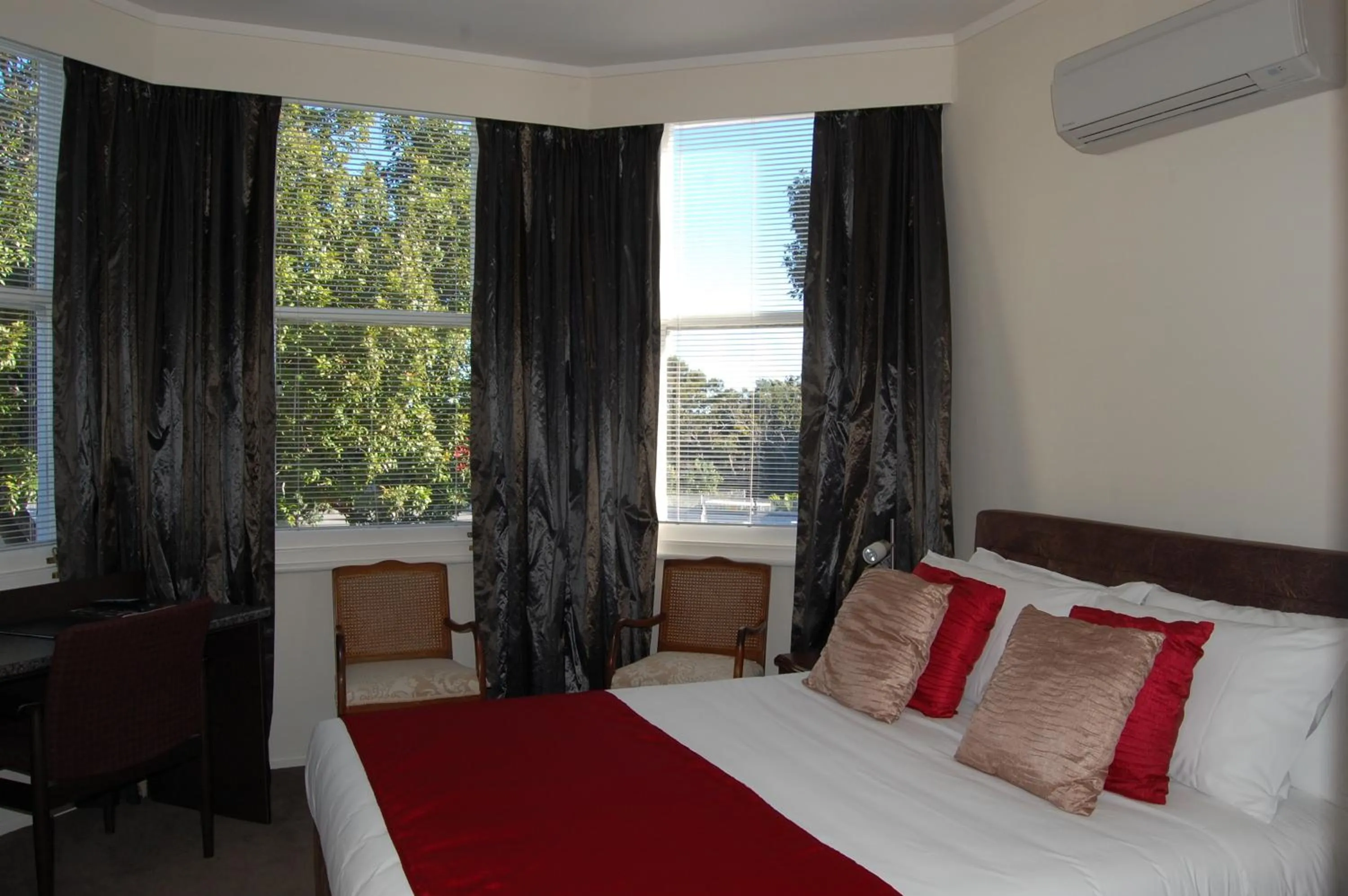 Queen Studio in At Eden Park Motel