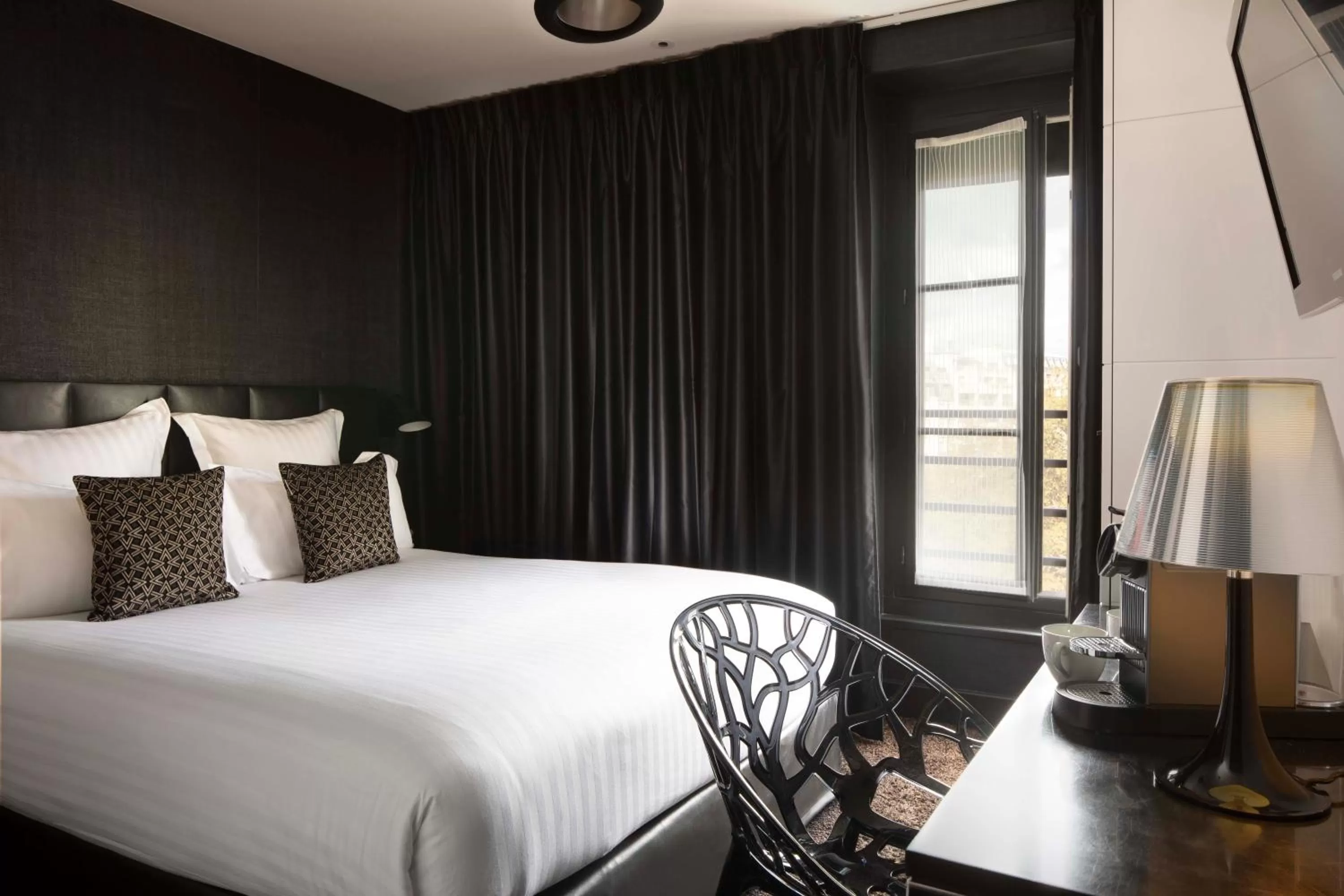 Deluxe Double Room with Eiffel Tower view in First Hotel Paris Tour Eiffel