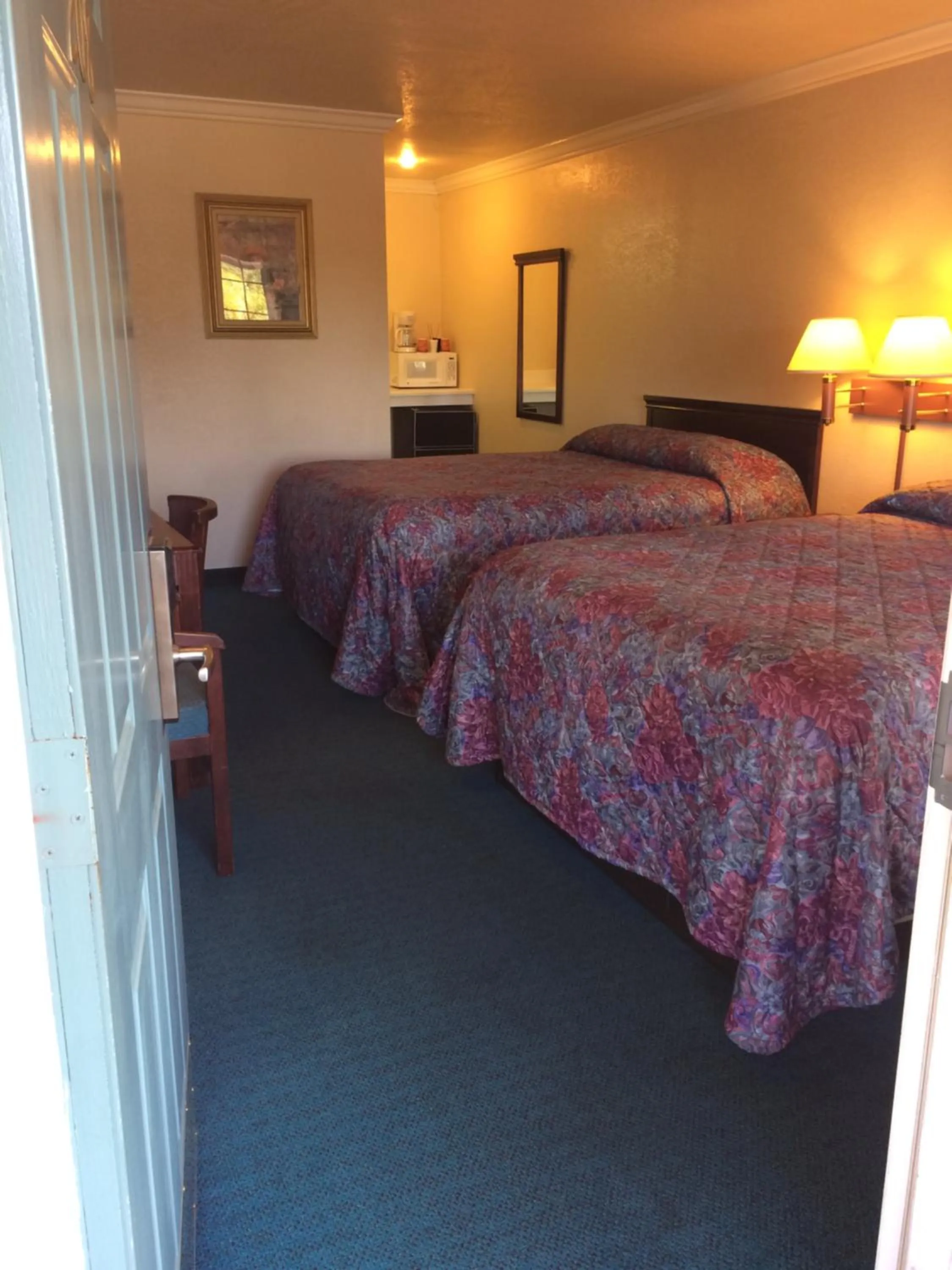 Queen Room with Two Queen Beds in Oak Motel