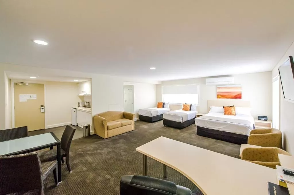Premium Family Room in Belconnen Way Hotel & Serviced Apartments
