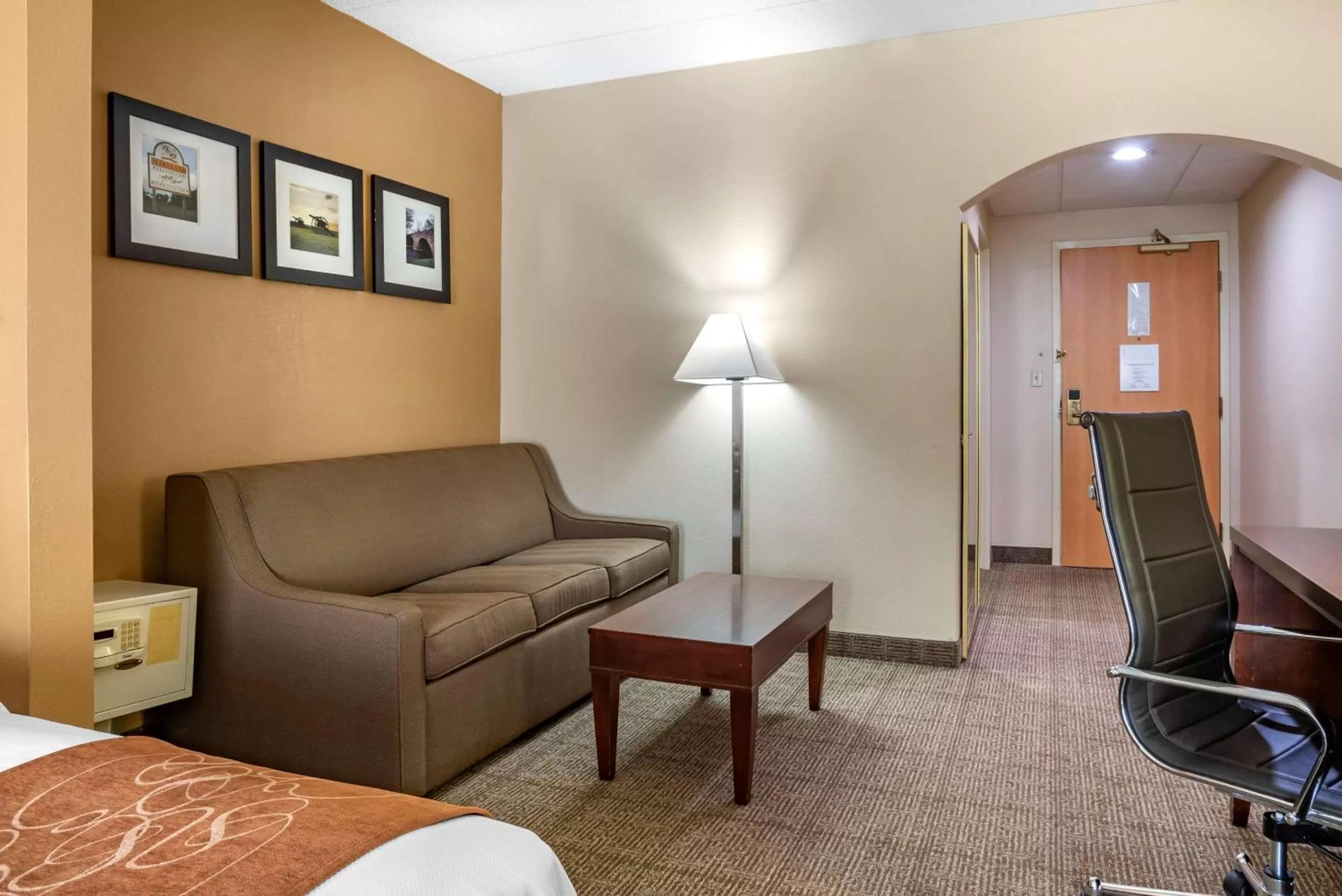 Queen Suite with Two Queen Beds - Accessible/Non-Smoking in Comfort Suites Hagerstown