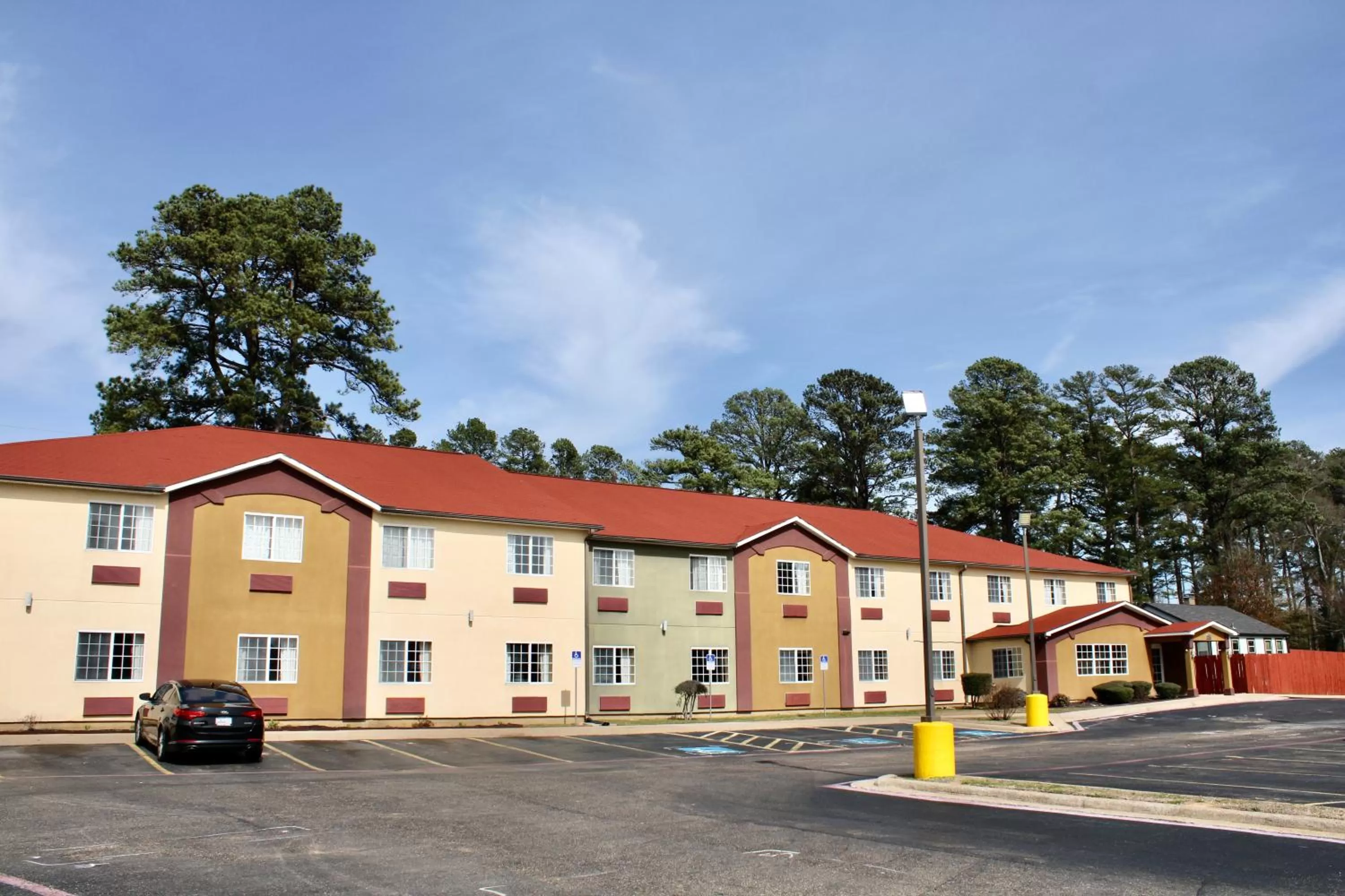 HomeTown Inn & Suites