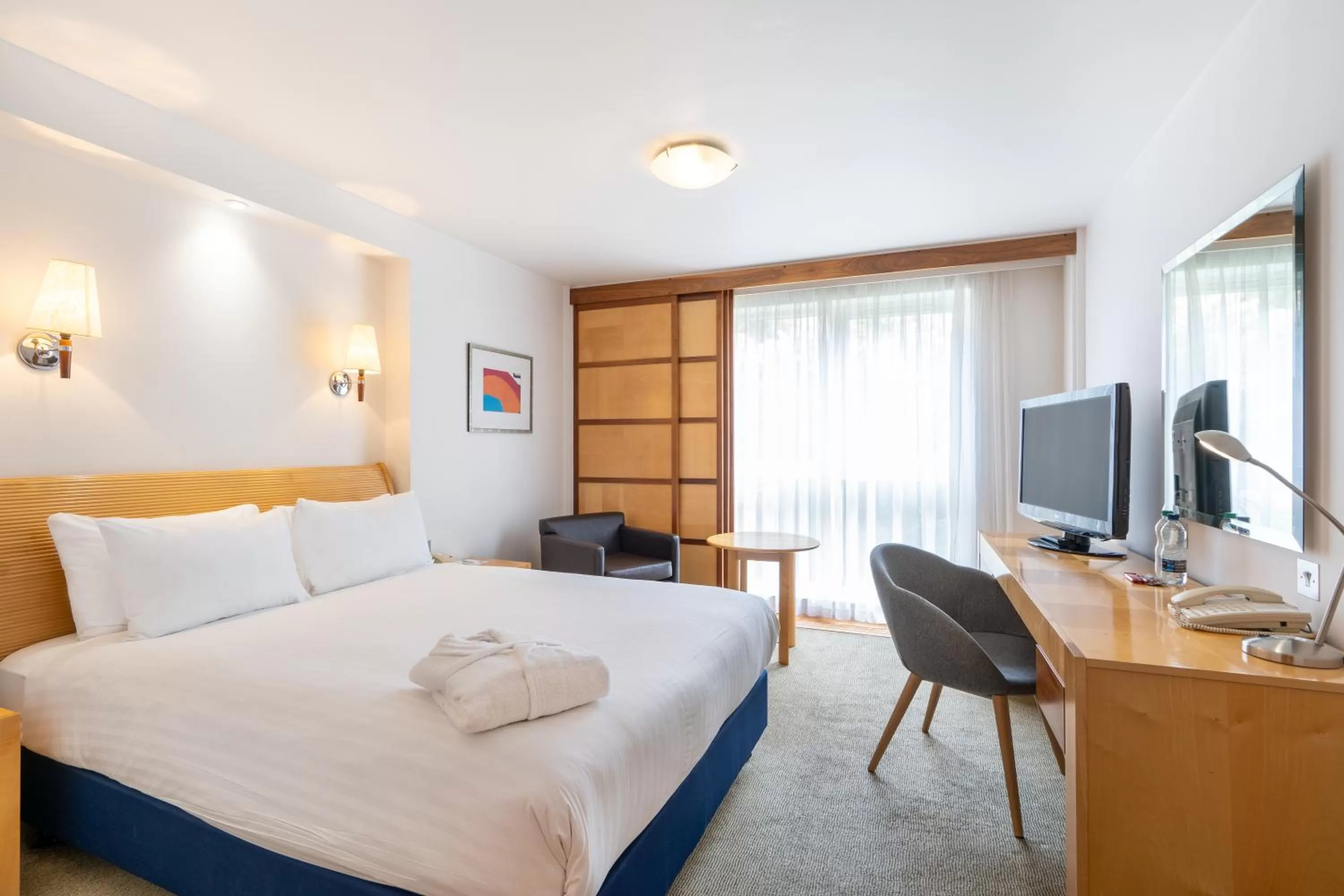 Standard Queen Room in voco Fareham - Solent by IHG
