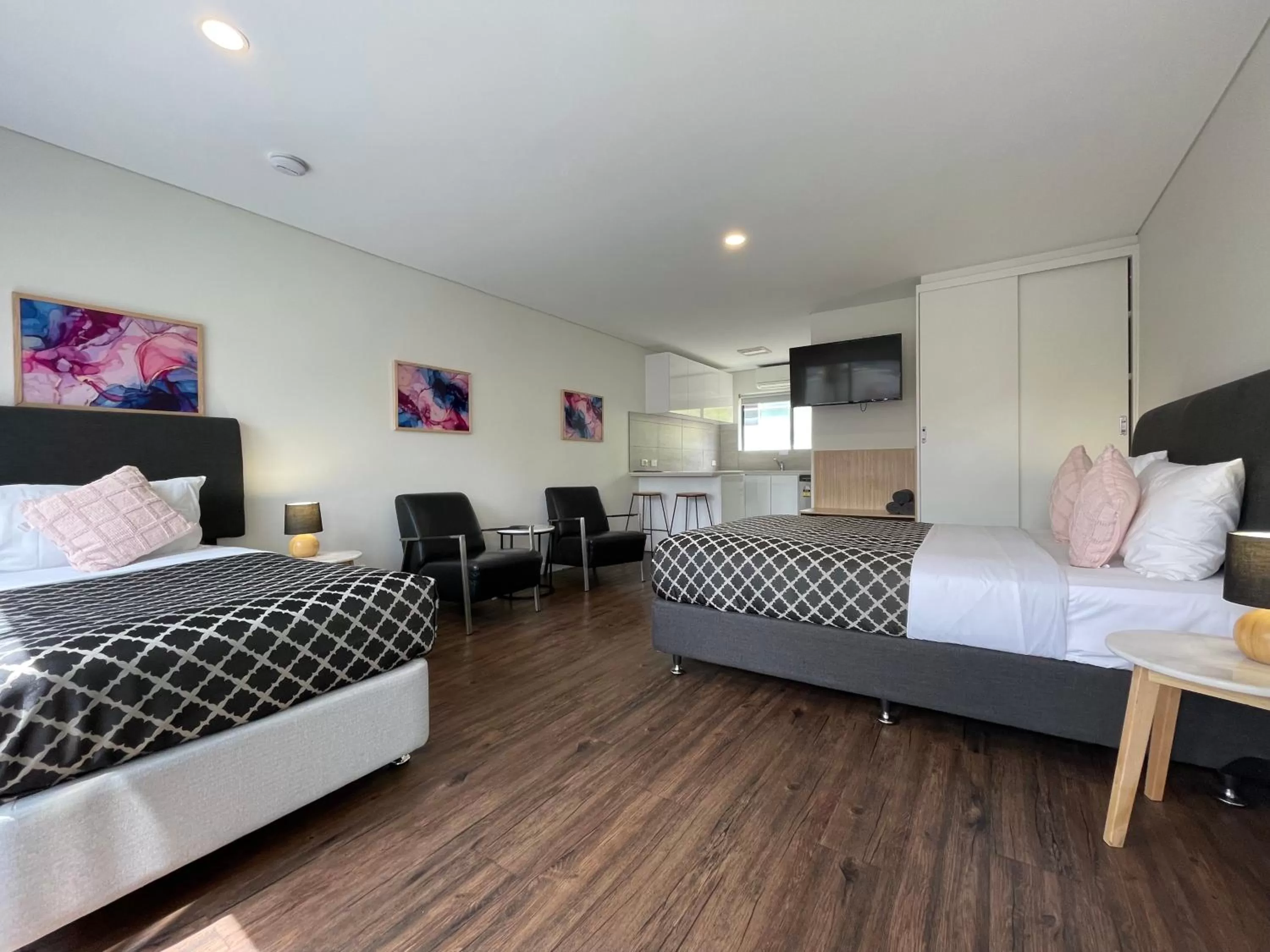 Deluxe Twin Room in Coastal Motel