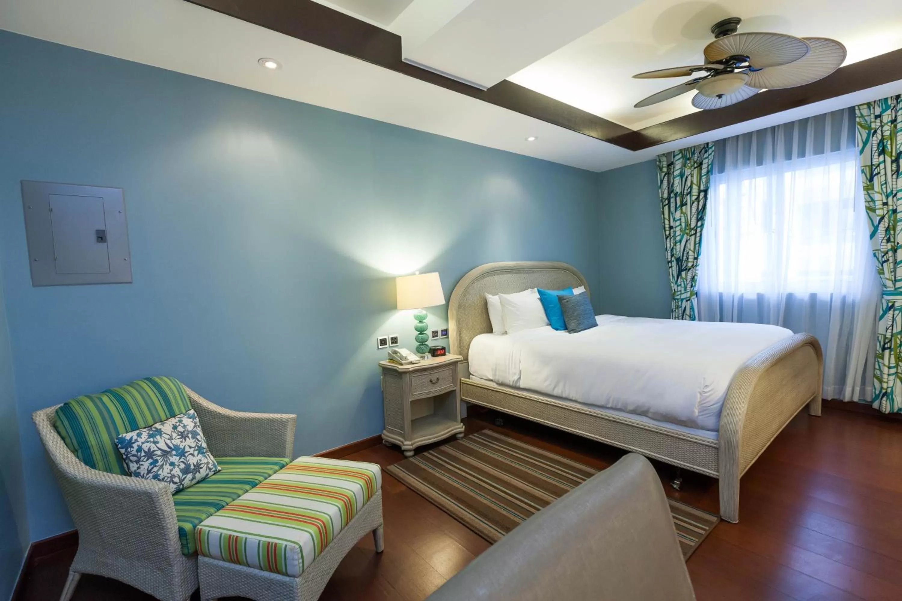 Standard King Bed in Surfrider Resort Hotel