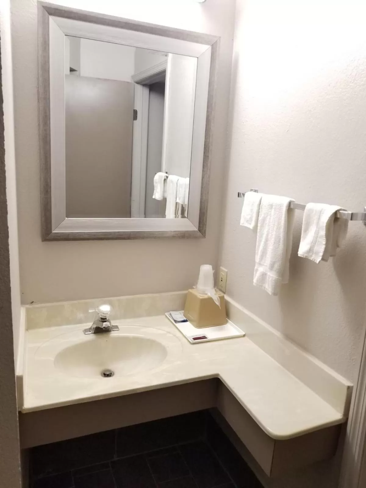 Double Room with Two Double Beds - Smoking in Days Inn by Wyndham Thomson