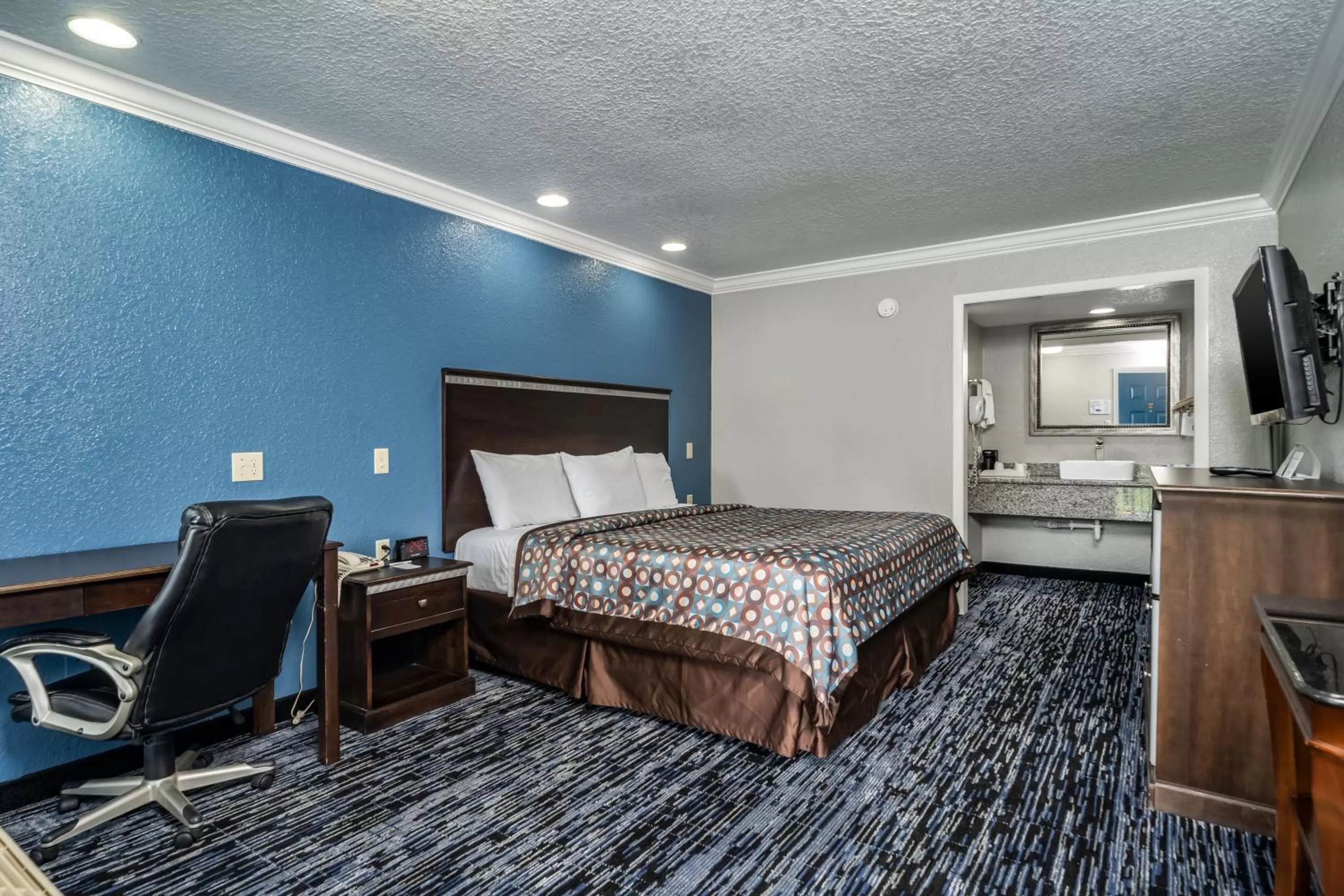 King Room - Non-Smoking in GatorTown Inn