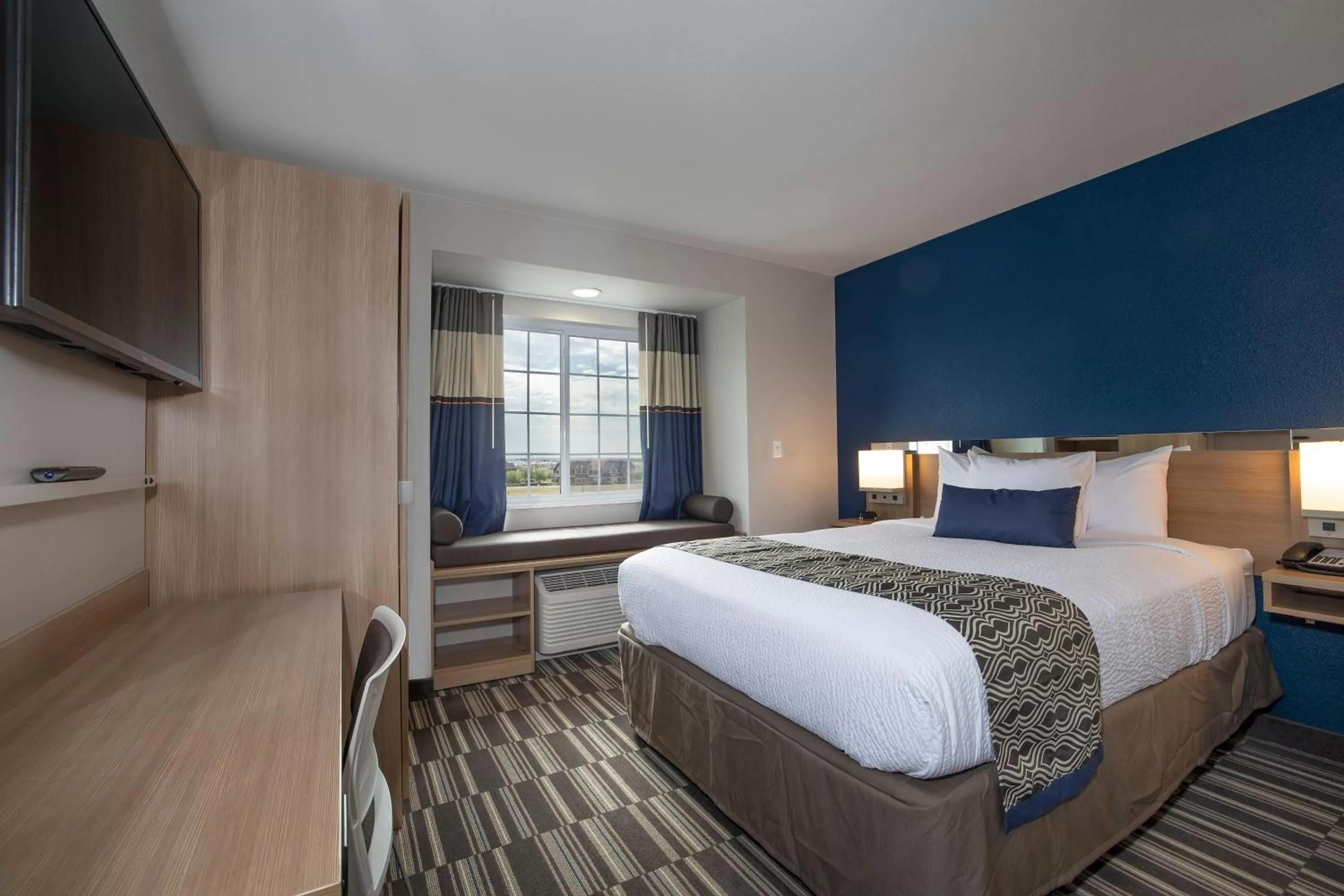 Queen Room with One Queen Bed - Mobility Accessible - Tub with Grab Bars - West View - Non-Smoking in Microtel Inn & Suites by Wyndham Loveland