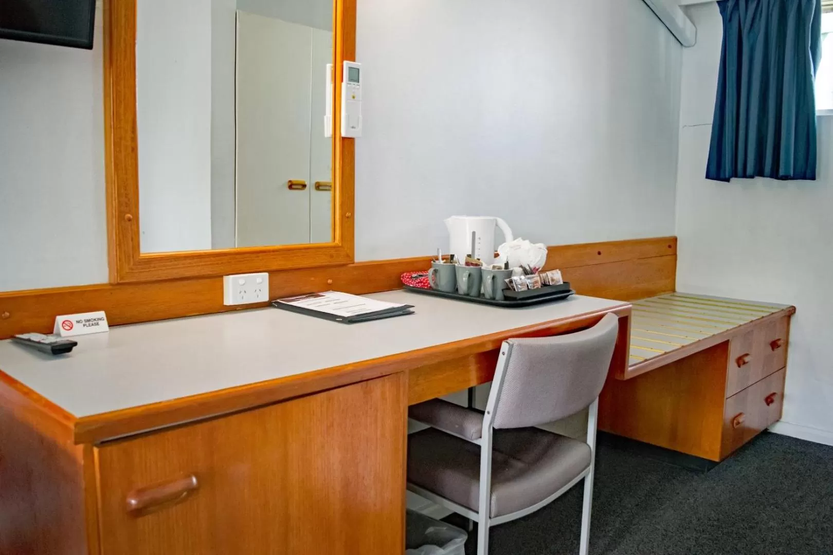 Deluxe Queen Room in Rest Point Motor Inn