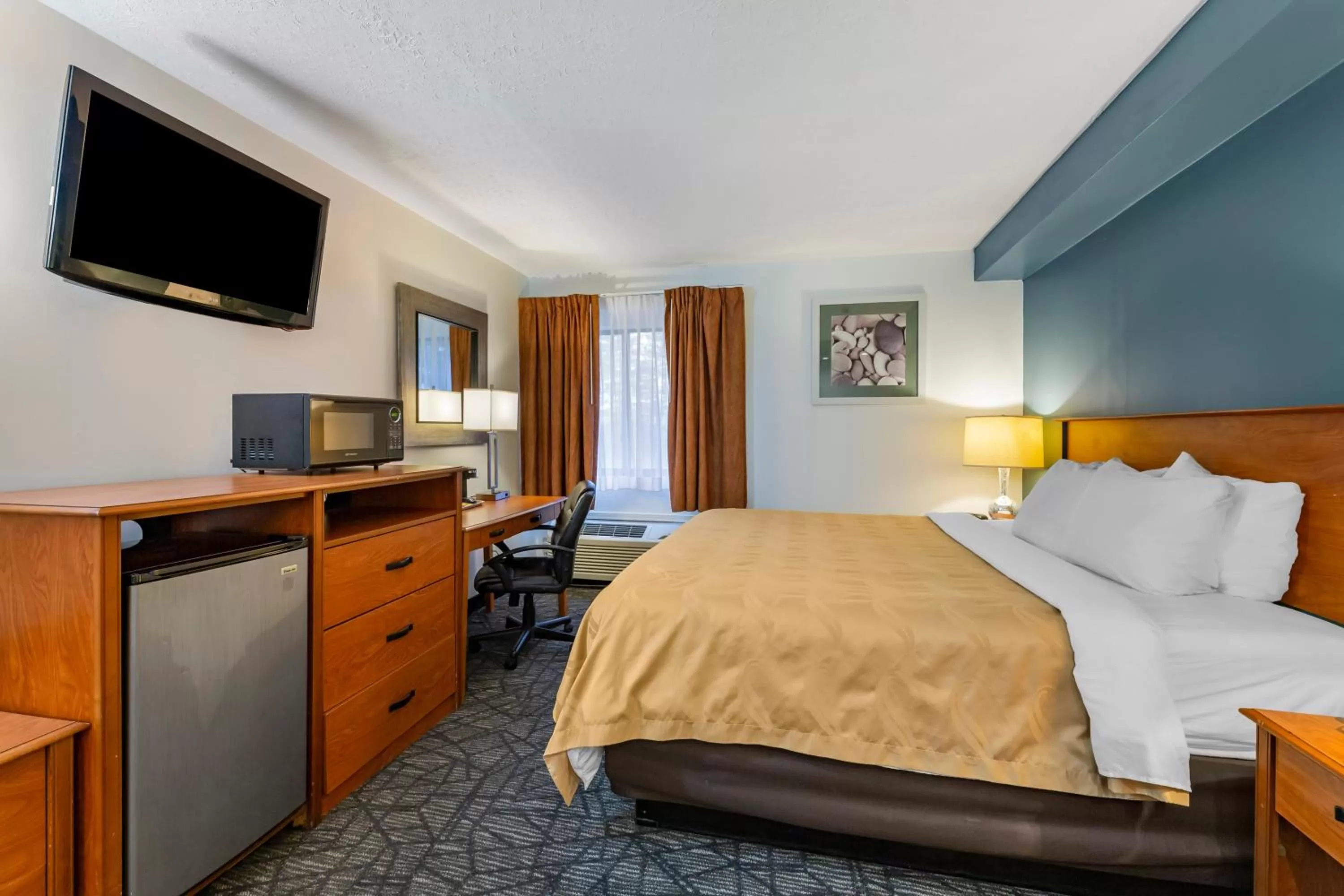King Room with Hot Tub - Non-Smoking in Quality Inn Austintown-Youngstown West