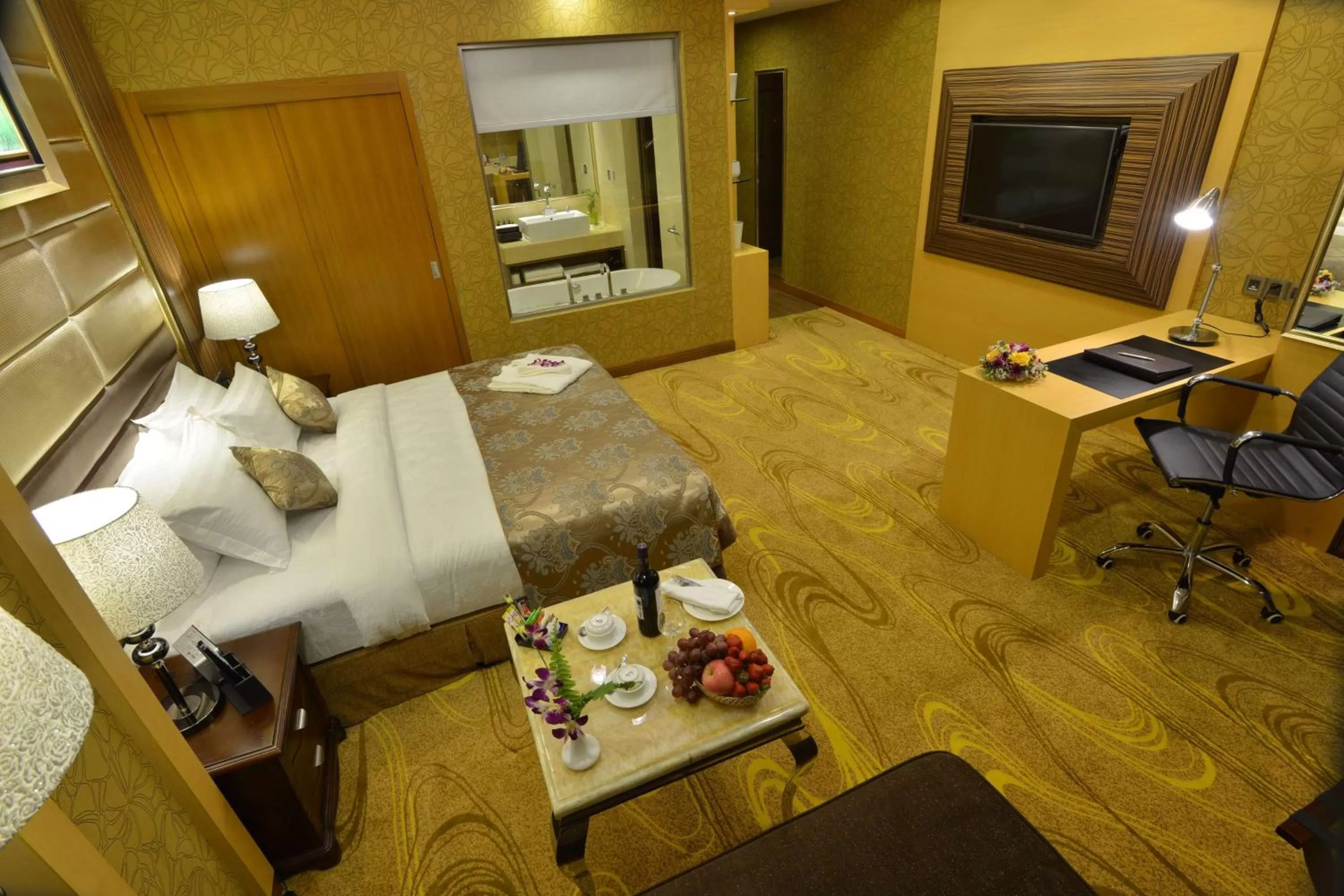 Junior King Suite - Non-Smoking in Best Western Chinatown Hotel