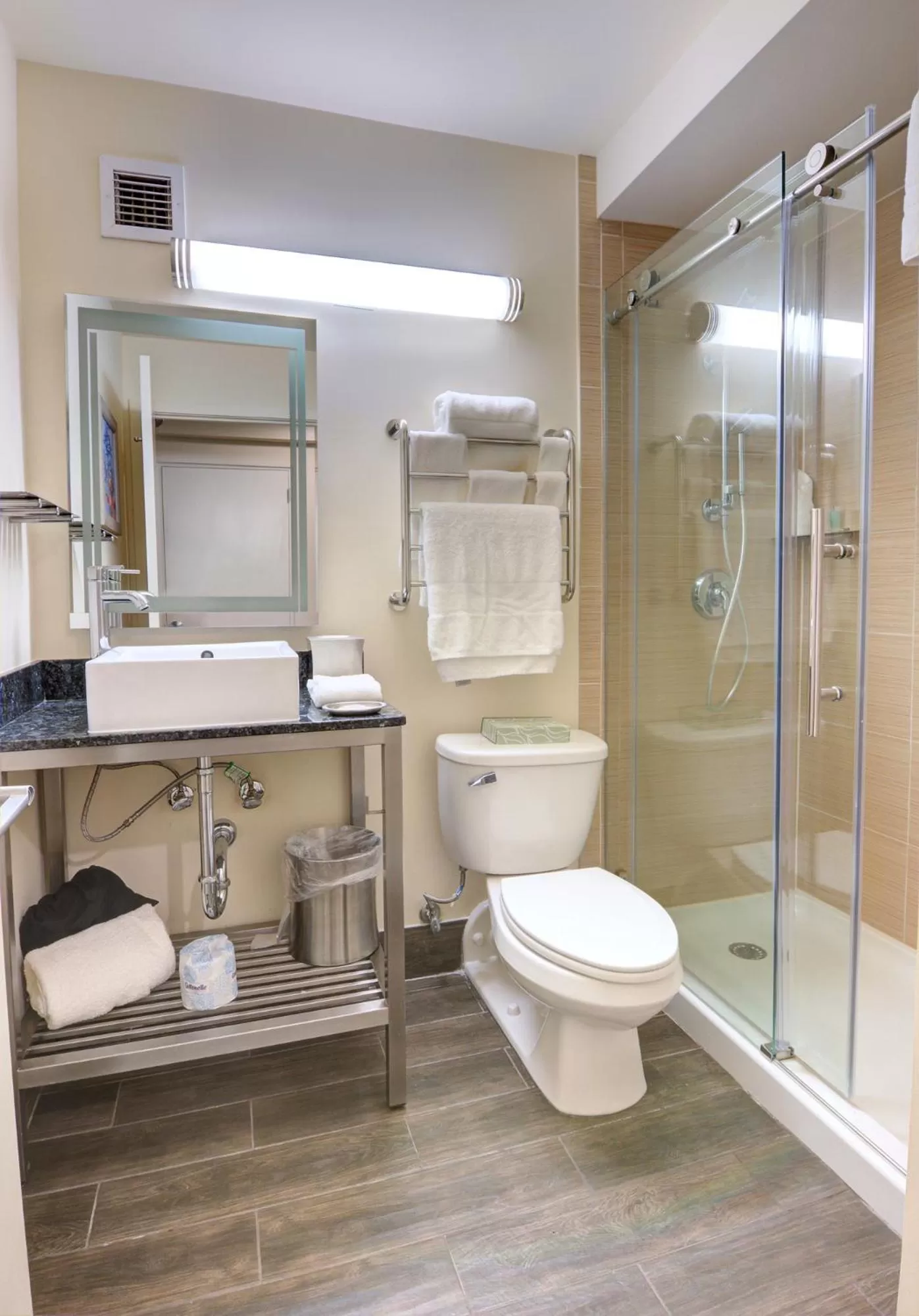 Standard Queen Room with Two Queen Beds in Guy Harvey Resort on Saint Augustine Beach