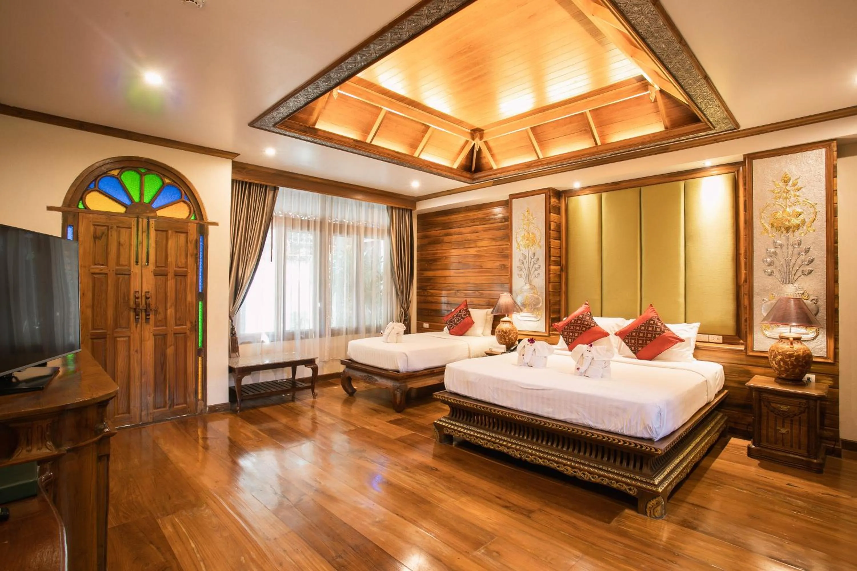 Superior Triple Room with Spa Bath in Pingviman Hotel