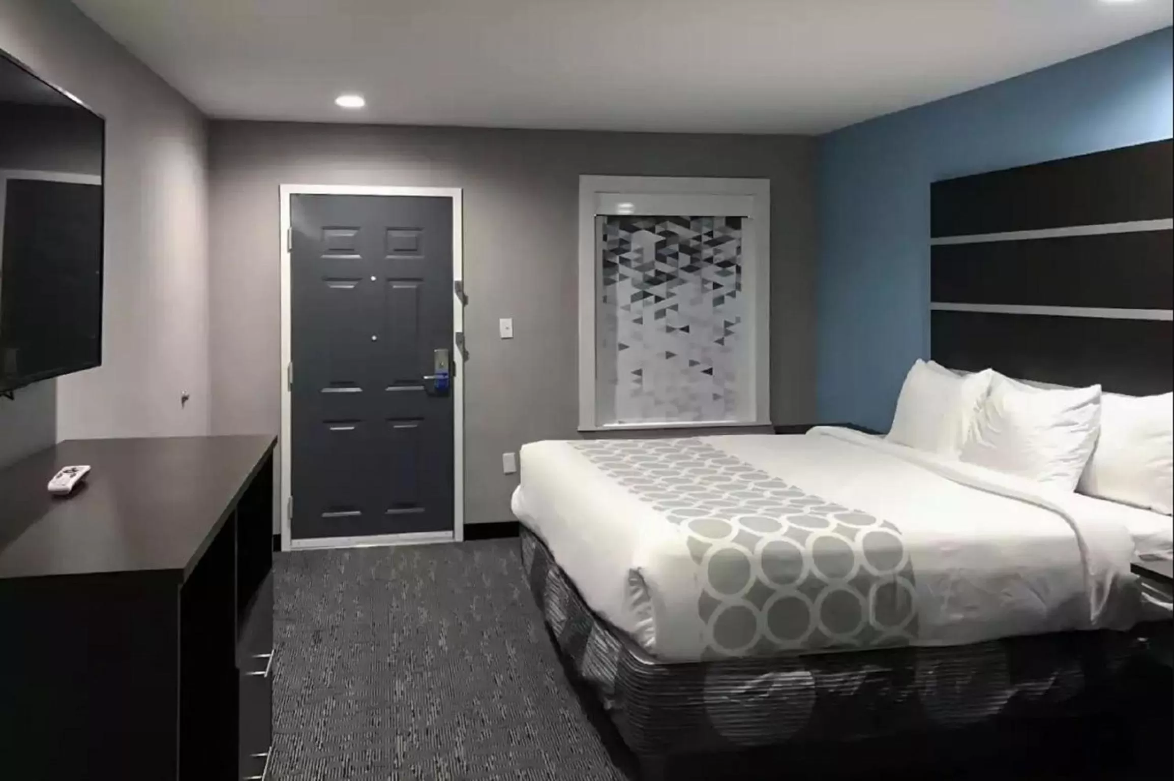 King Room - Accessible/Non-Smoking in Rodeway Inn Calhoun South