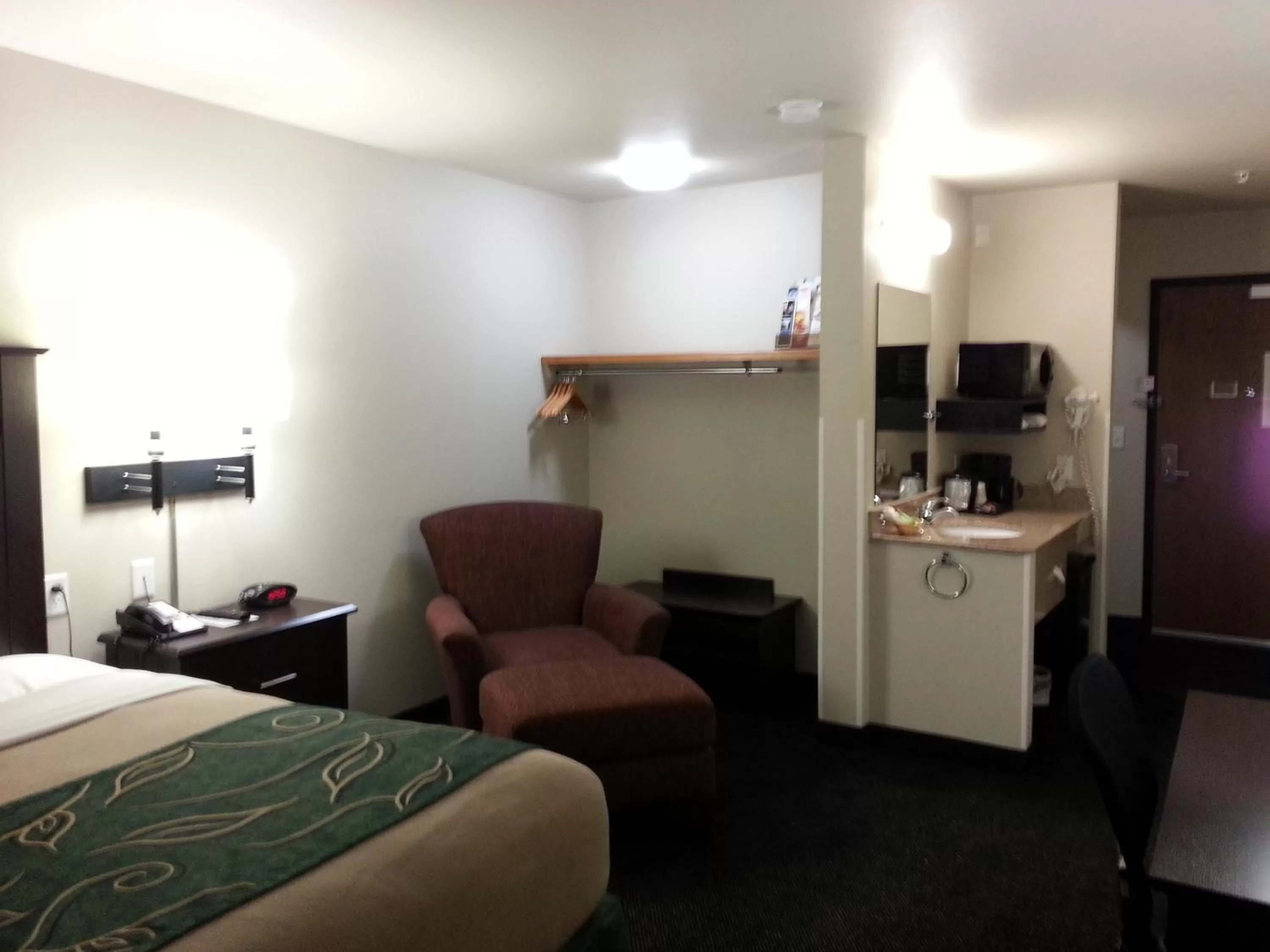 Deluxe Queen Room - Mobility Access/Non-Smoking in Travelodge by Wyndham McAlester
