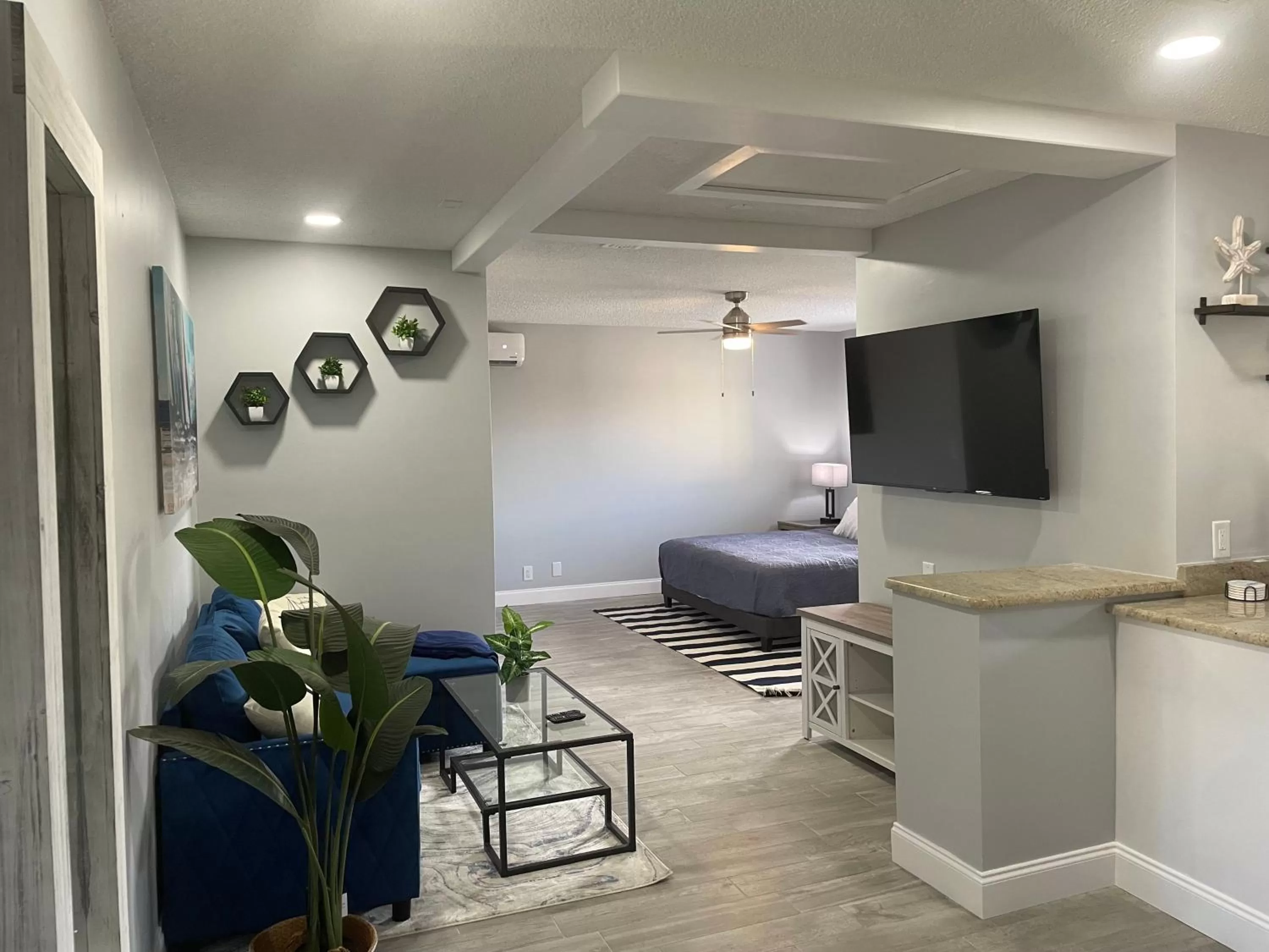 Studio Apartment in Sunny Palms Inn