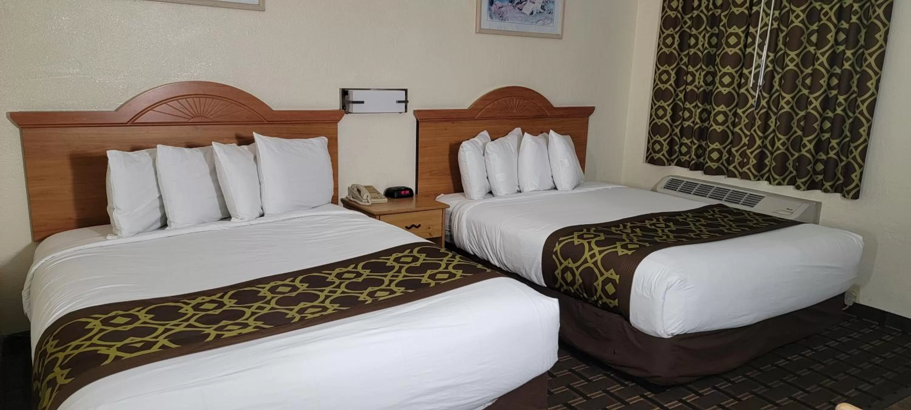 Deluxe Family Suite 3 Queen Beds with Kitchenette - Non Smoking in Riverside Inn & Suites Santa Cruz