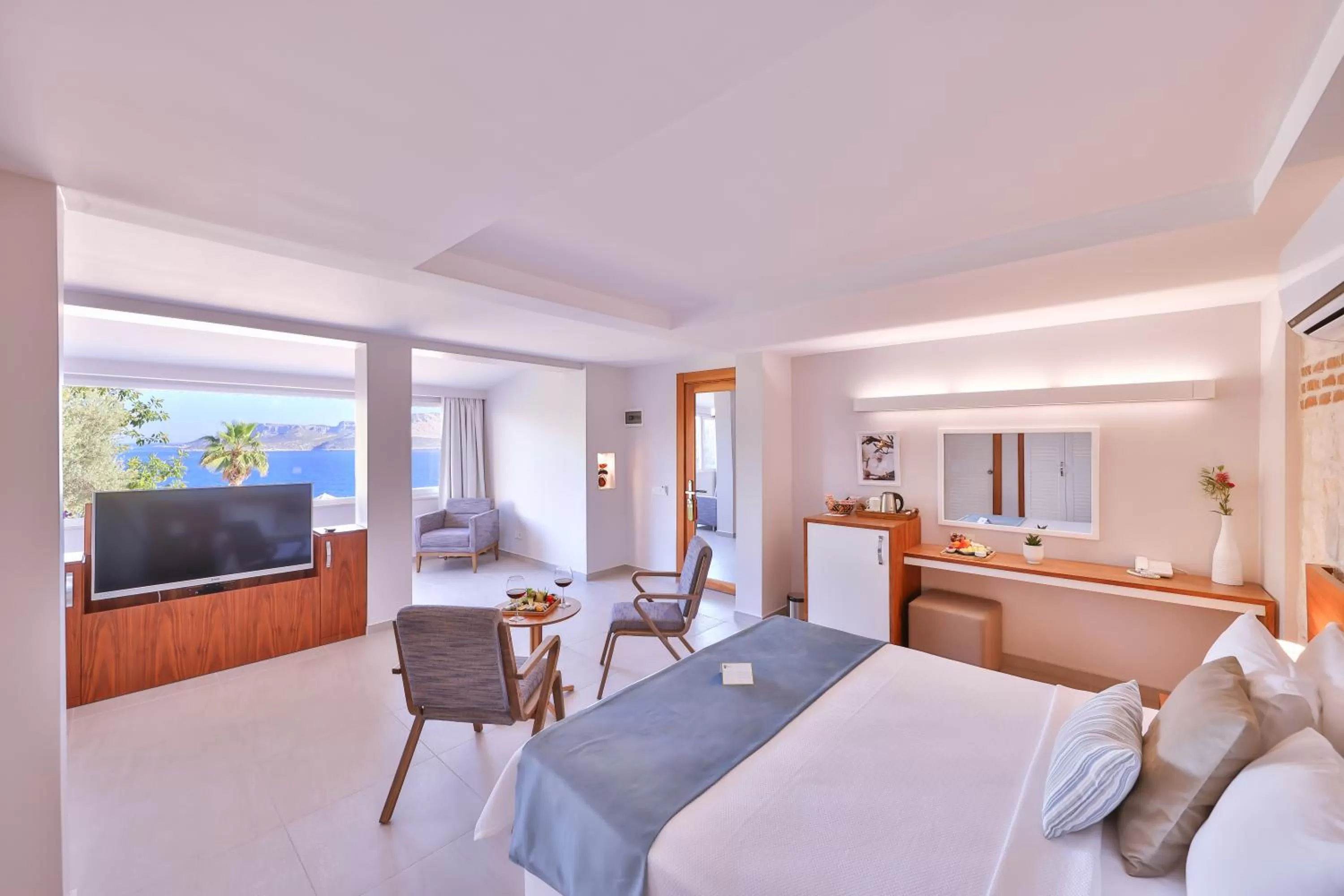 Superior Suite with Sea View in Olea Nova Hotel