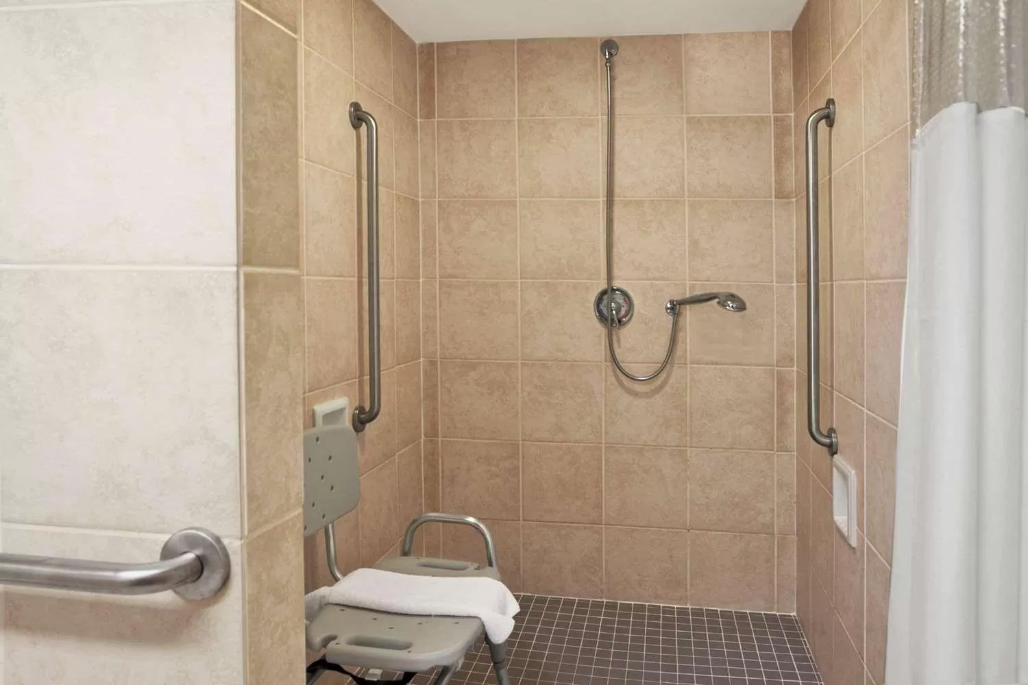 King Room - Mobility Access/Non-Smoking in Ramada by Wyndham Saginaw Hotel & Suites