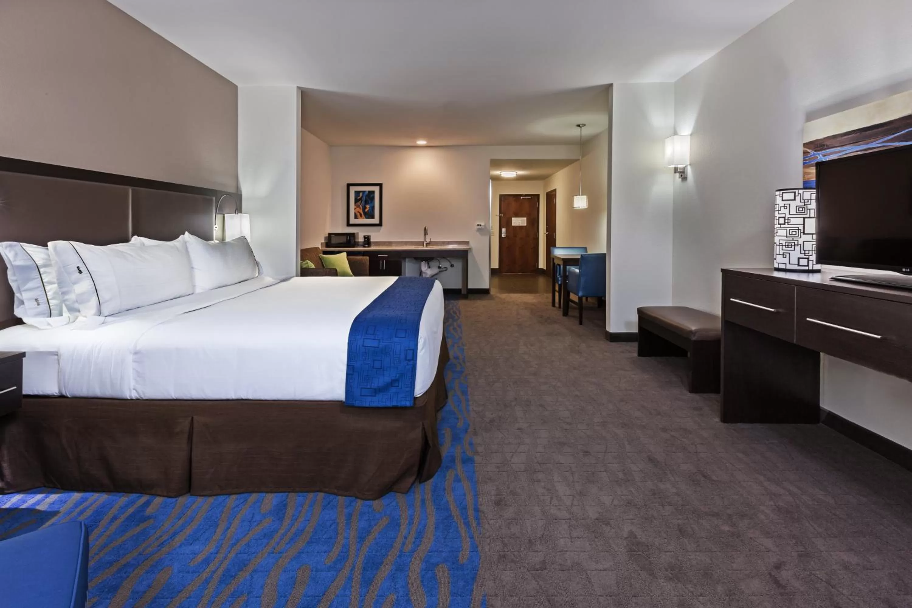 King Suite in Holiday Inn Express & Suites Glenpool by IHG