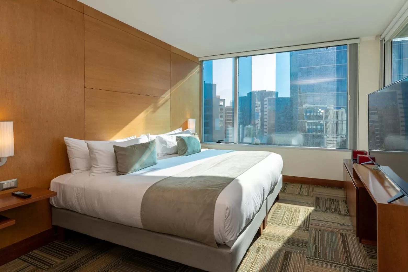 King Suite with Hot Tub and Balcony in Best Western Premier Marina Las Condes