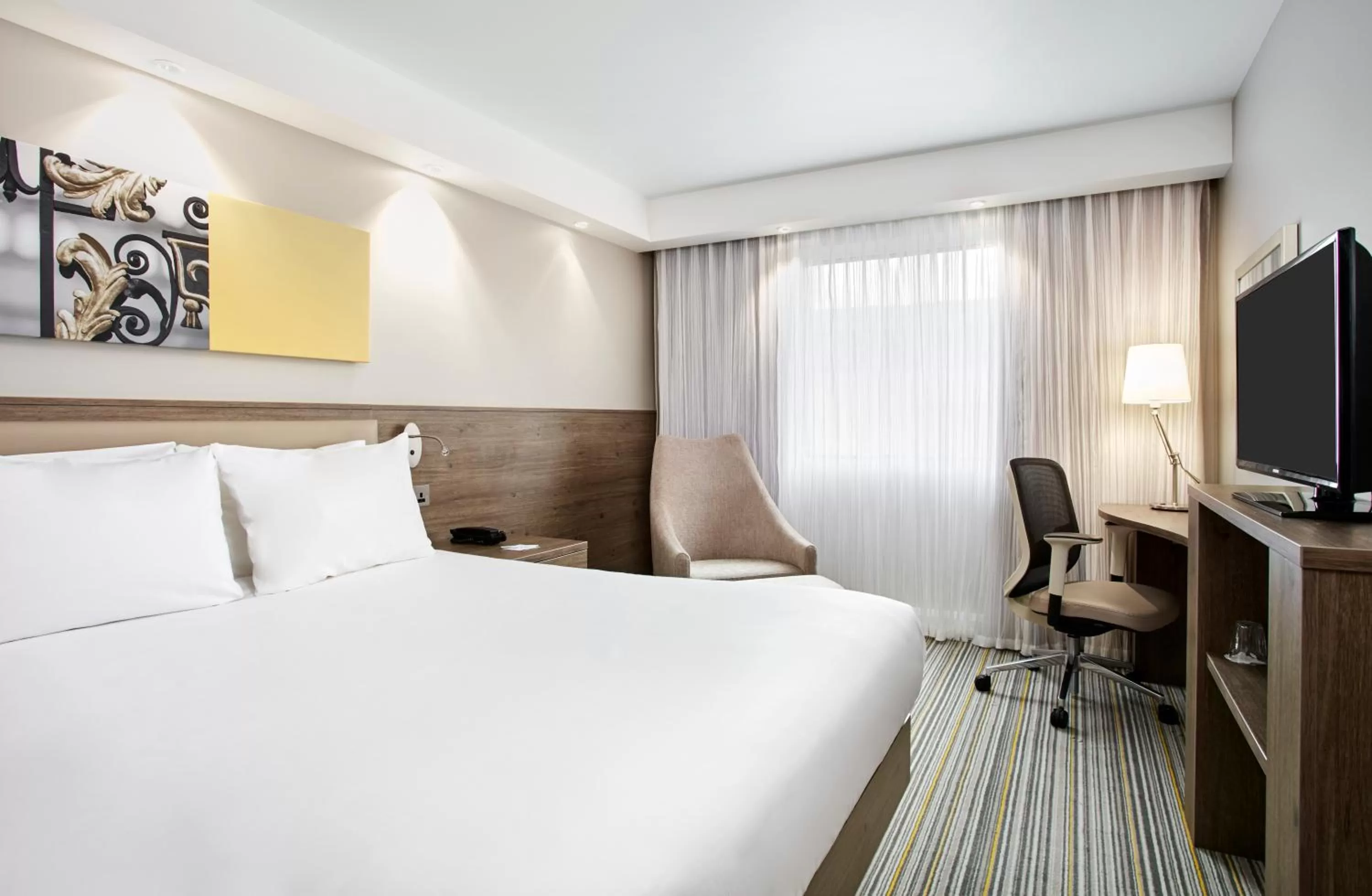 Queen Room in Hampton by Hilton Oxford