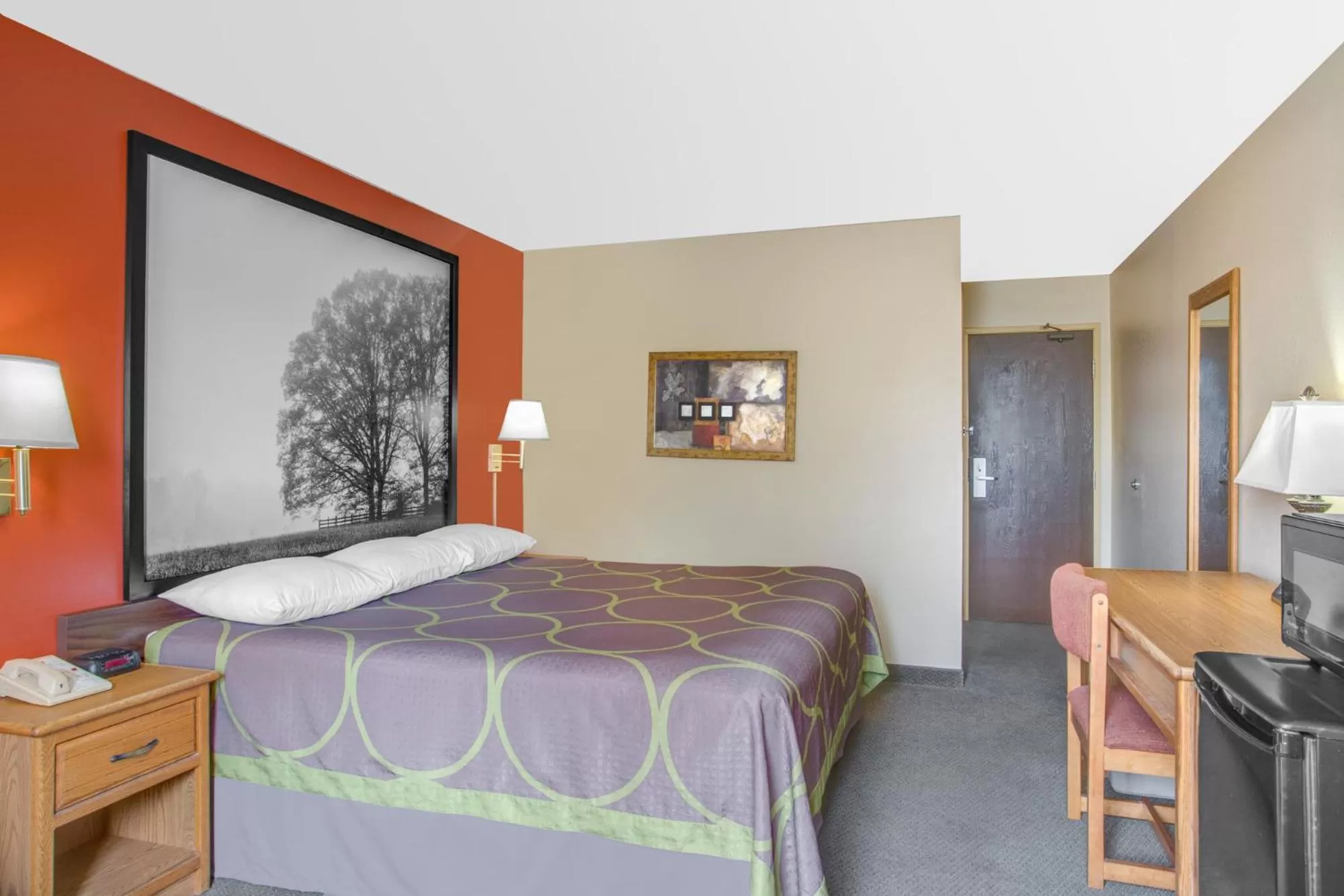 King Room - Non-Smoking in Super 8 by Wyndham Christiansburg/Blacksburg Area