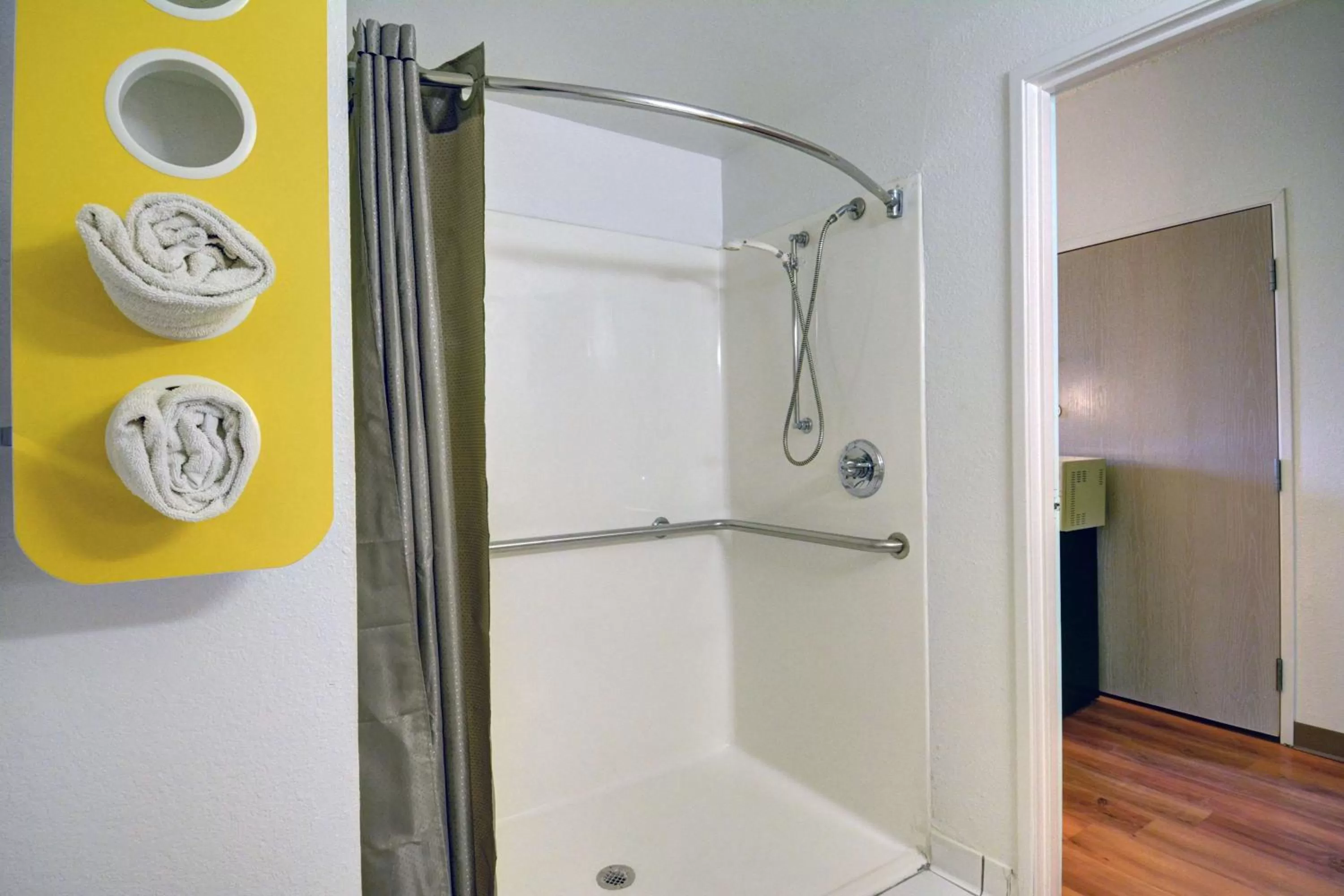 King Room - single occupancy - Non-Smoking in Motel 6-Denison, TX