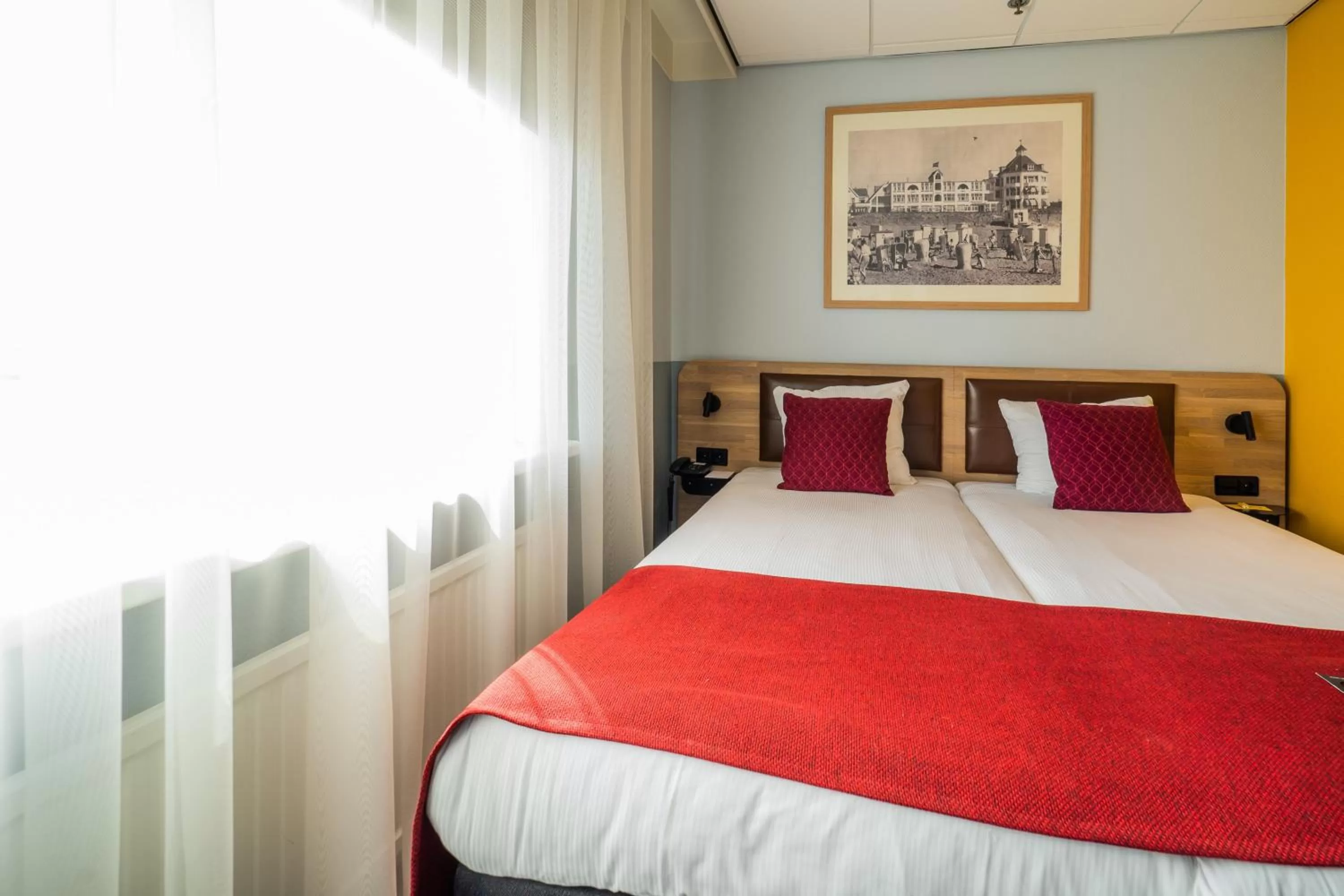 Standard Double Room in Two Brothers Noordwijk Beach