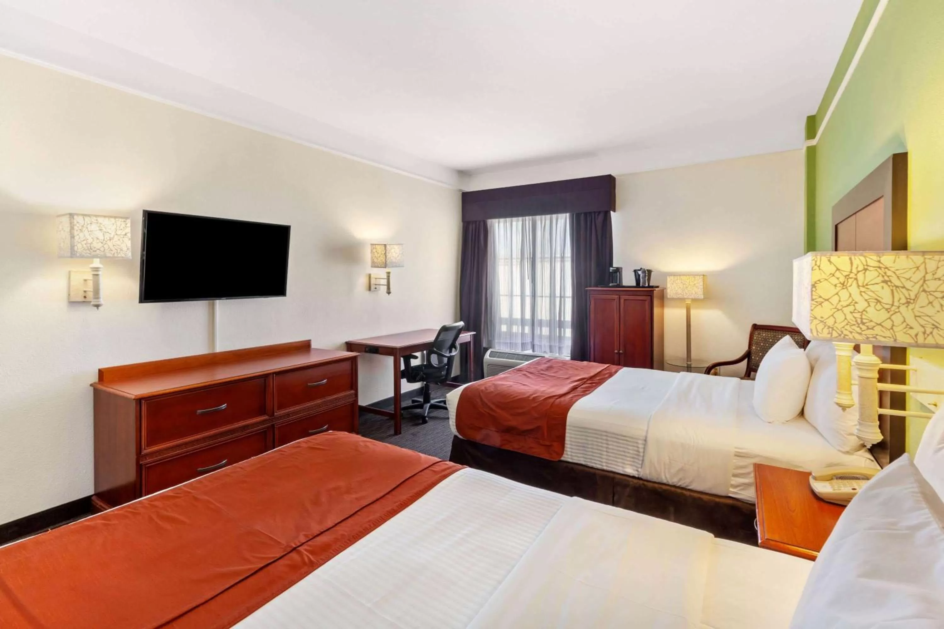 Double Room with Two Double Beds - Mobility Access/Non-Smoking in La Quinta by Wyndham Cd Juarez Near US Consulate