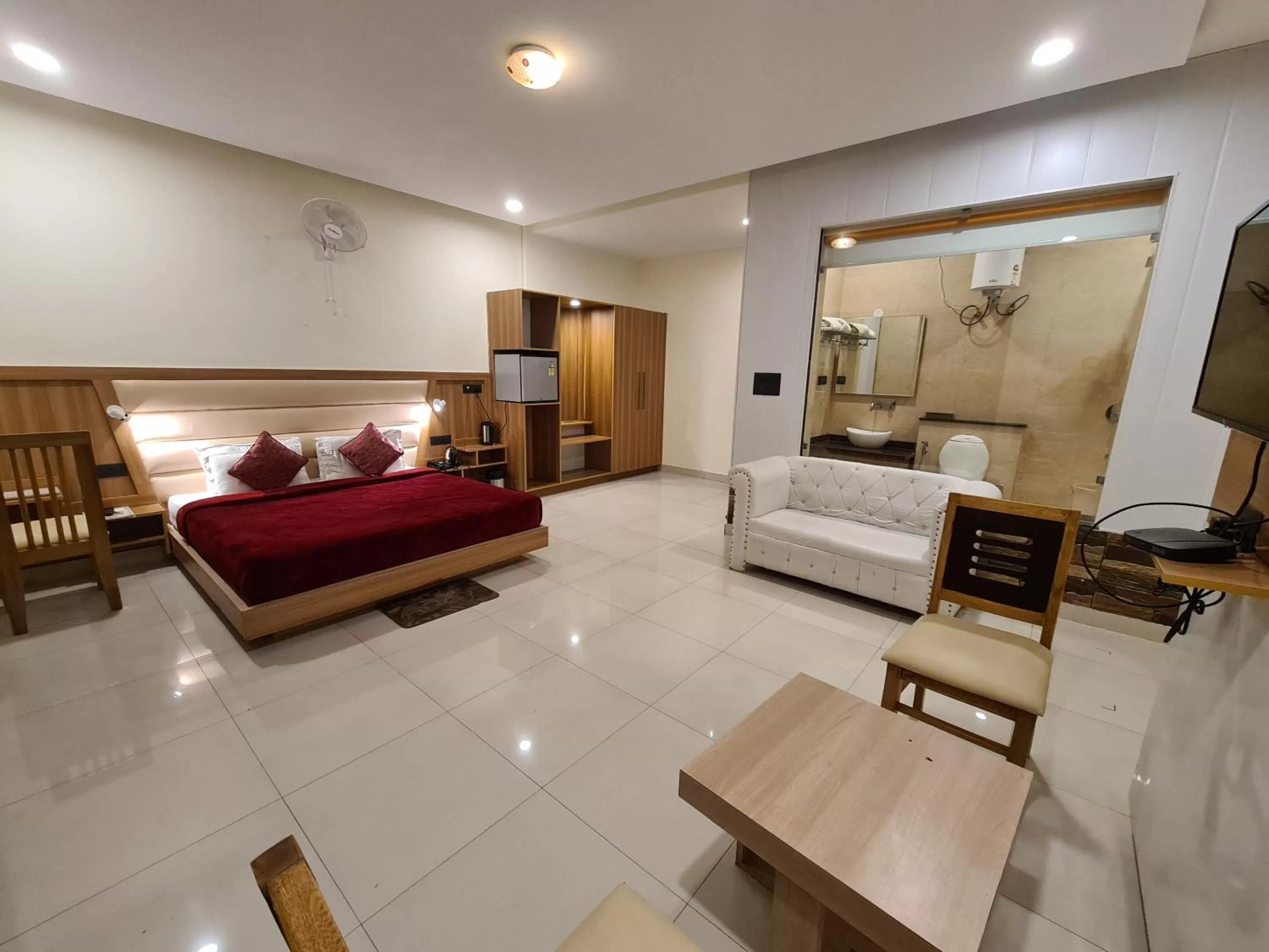 King Room with Mountain View in Hotel Rajpur Heights