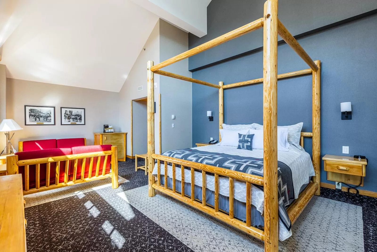 Photo of the whole room, Bed in Brewster Mountain Lodge