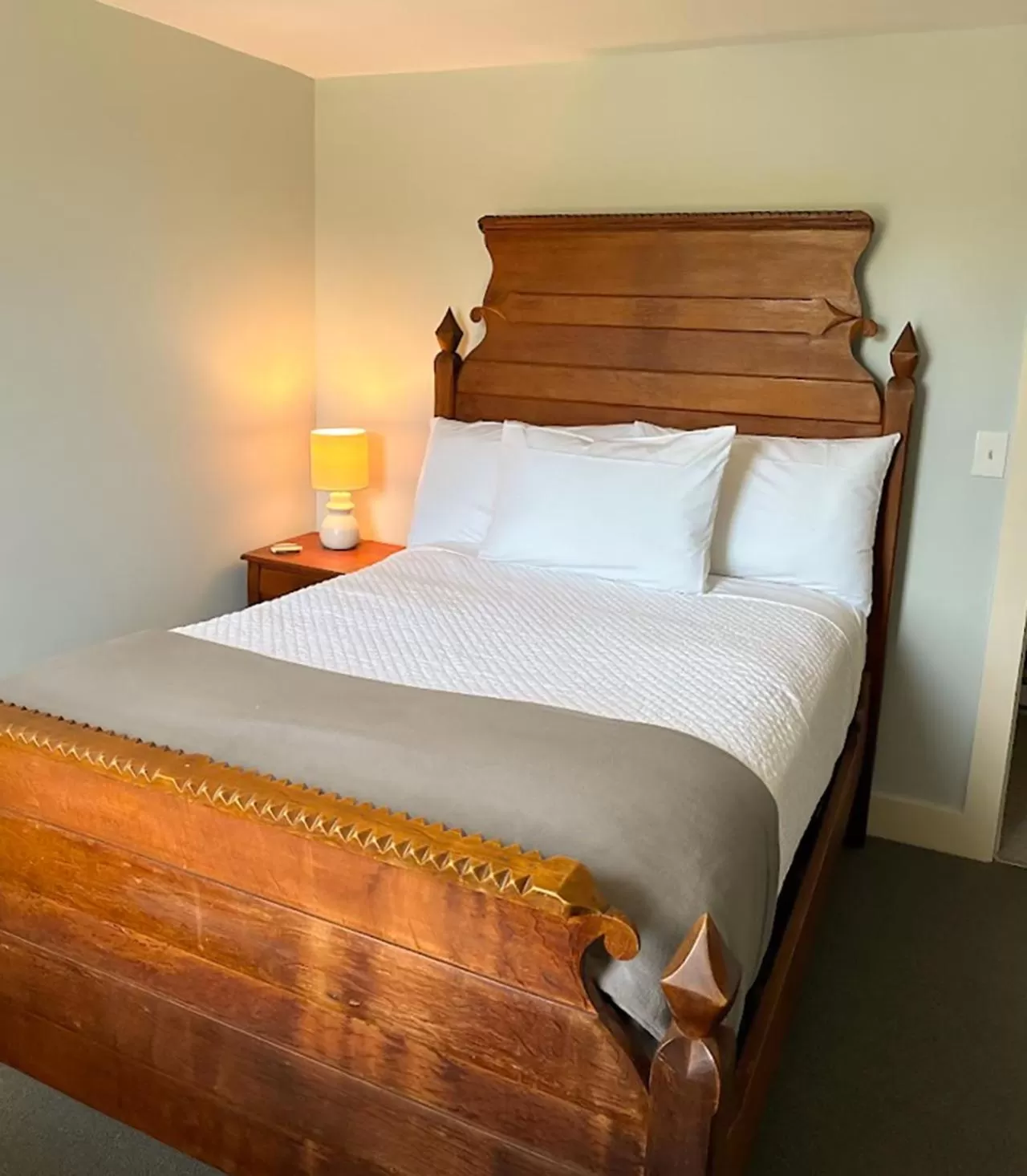Double Room in The General Stanton Inn