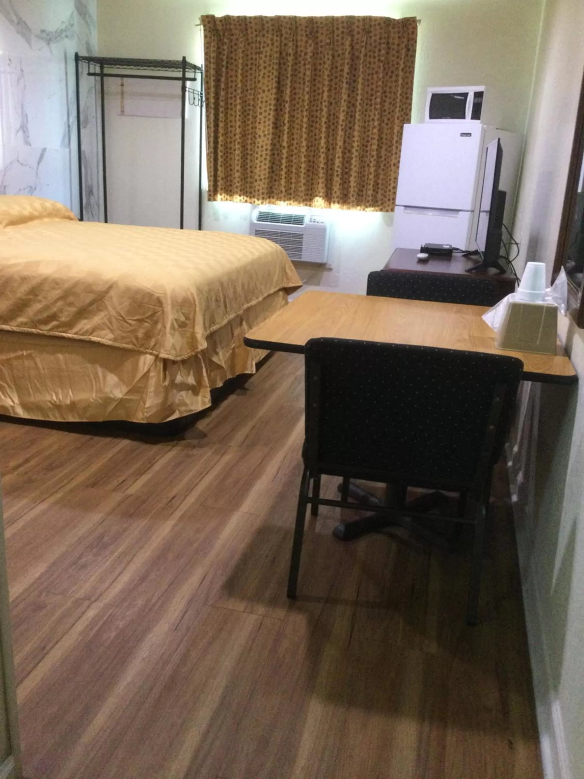 King Room - Smoking  in Americas Express Inn Rocky Mount