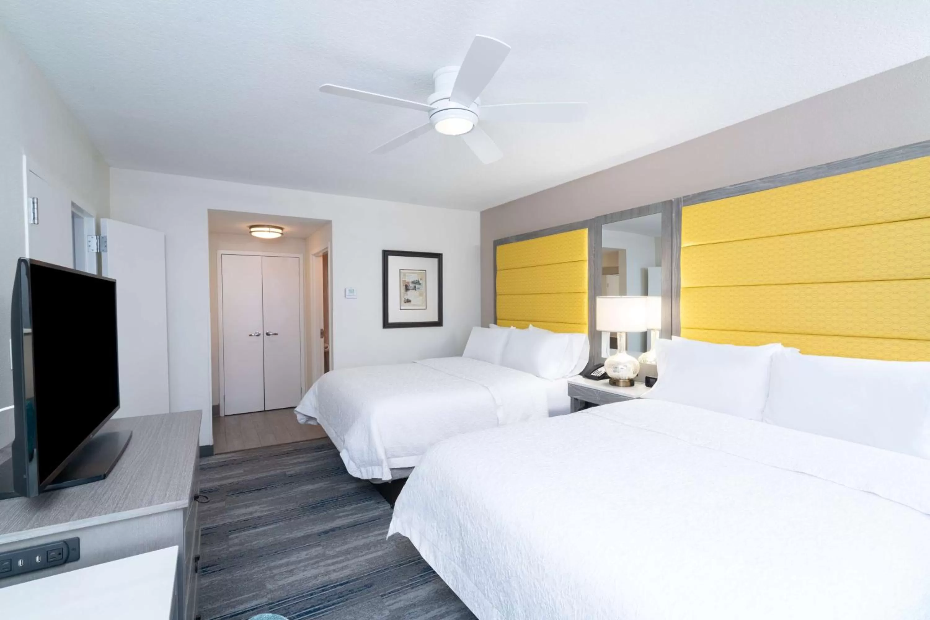 Queen Suite with Sofa Bed in Hampton Inn & Suites Amelia Island-Historic Harbor Front