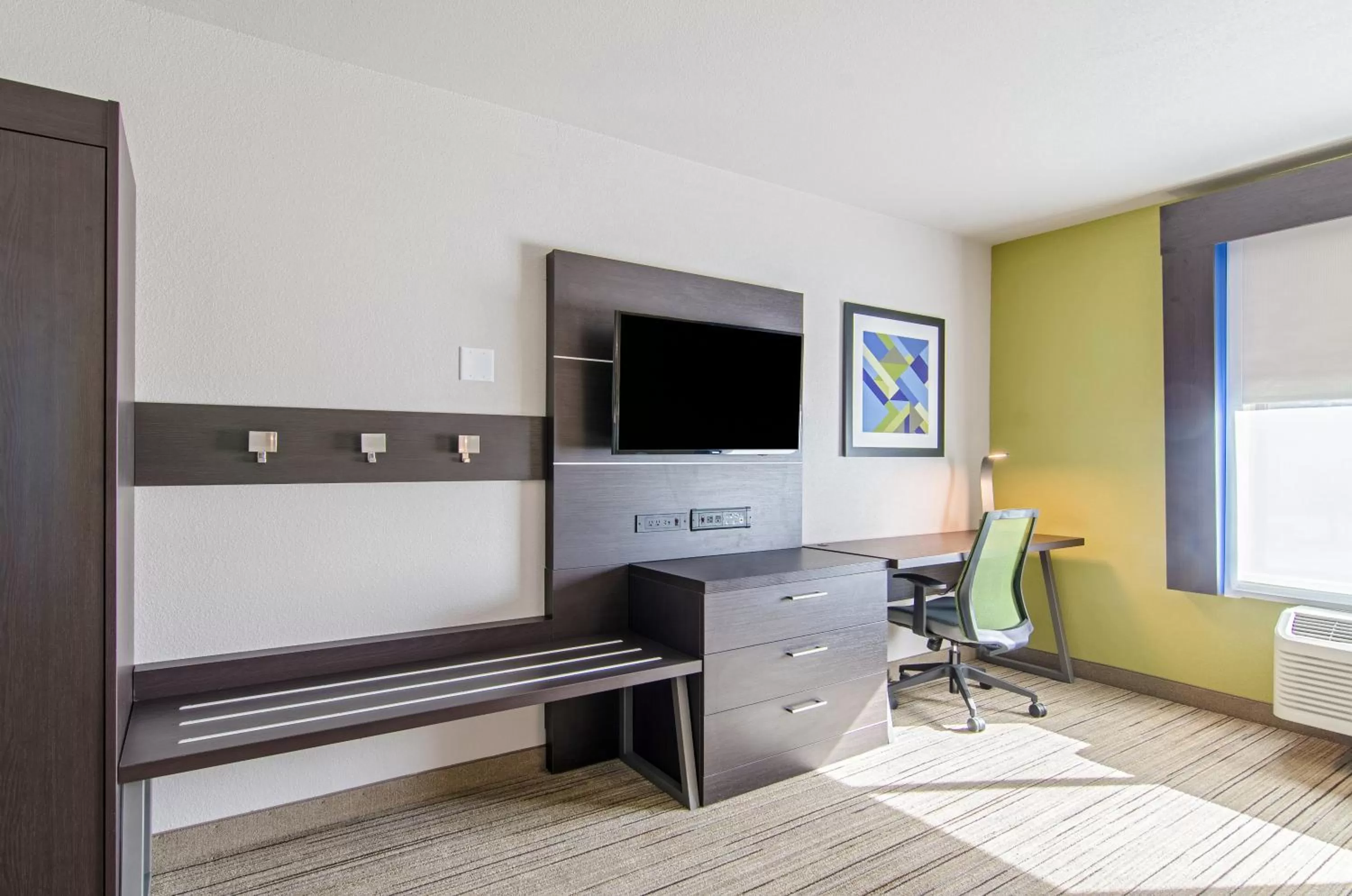 Standard King Room - Communications Accessible in Holiday Inn Express & Suites - Atchison by IHG