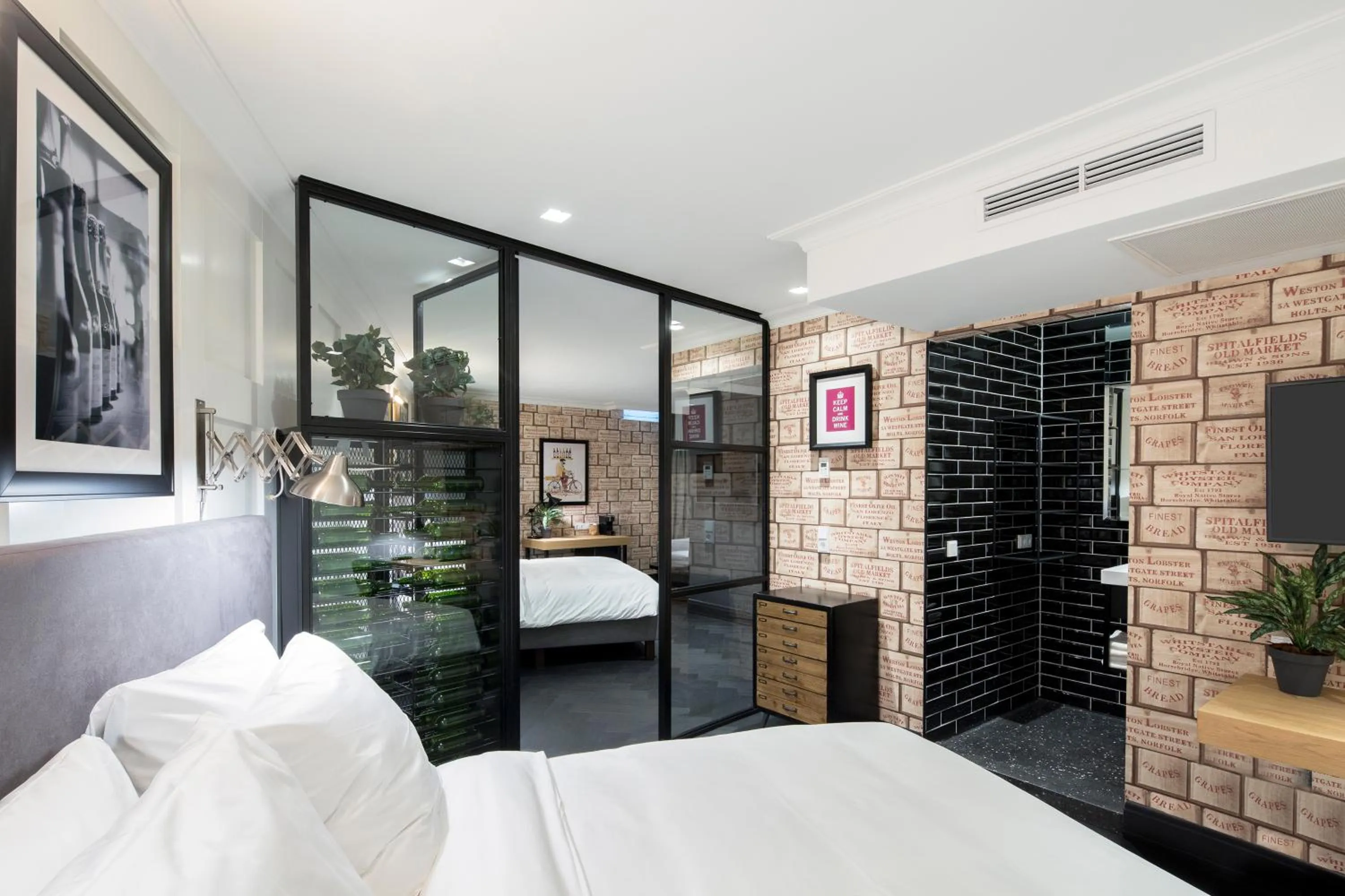 Deluxe Cellar Quadruple Room in The Highland House