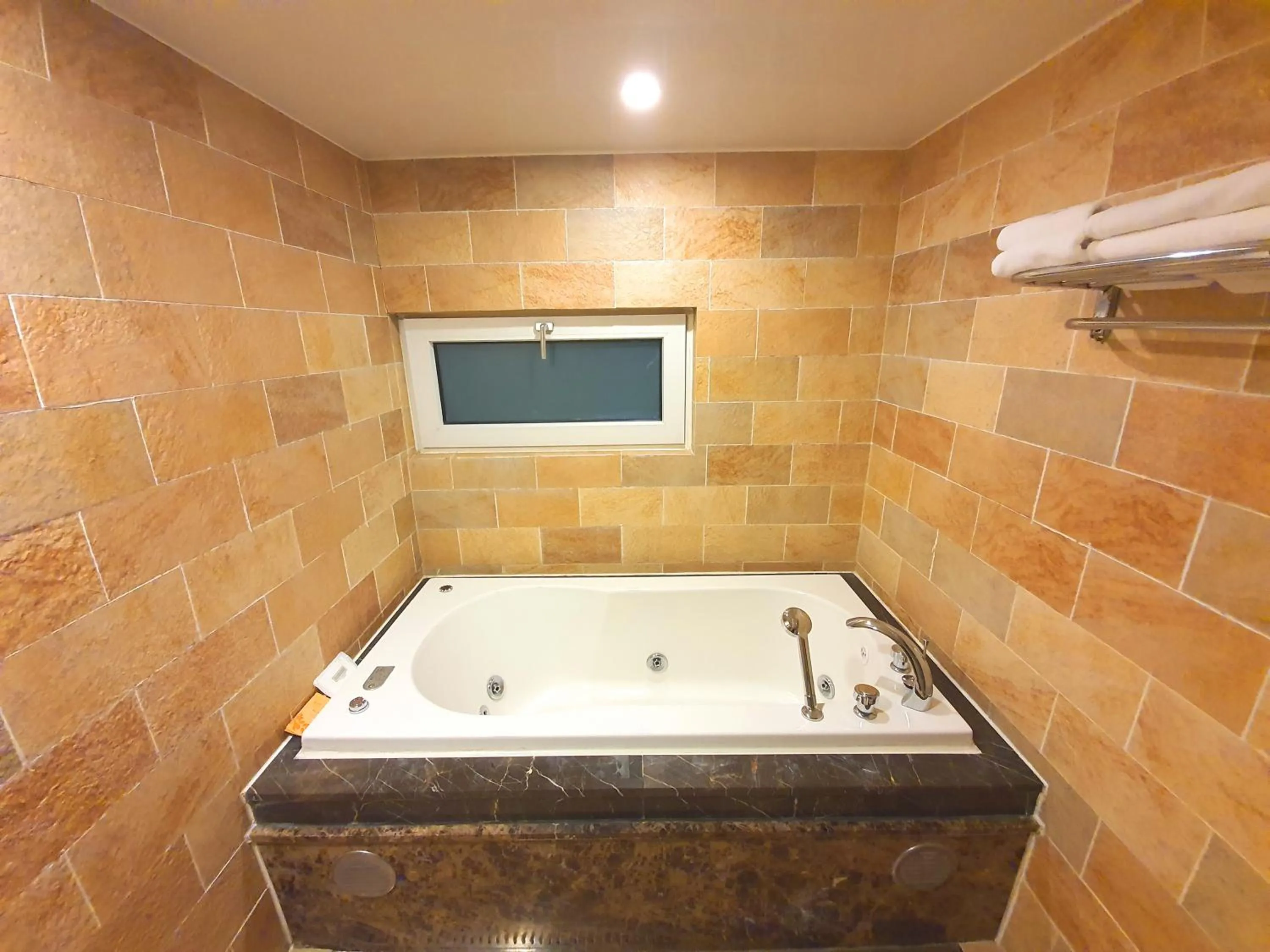 Bathroom in Friendly DH Naissance Hotel by Mindrum Group