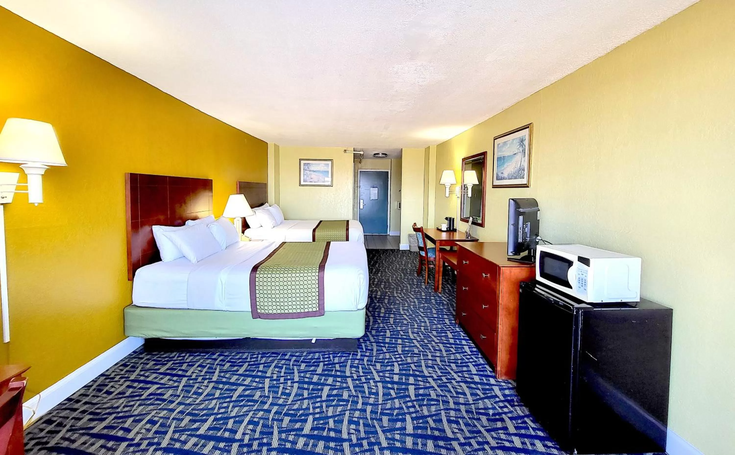 Queen Room with Two Queen Beds - Disability Access -Oceanfront - Balcony in Ocean Resort