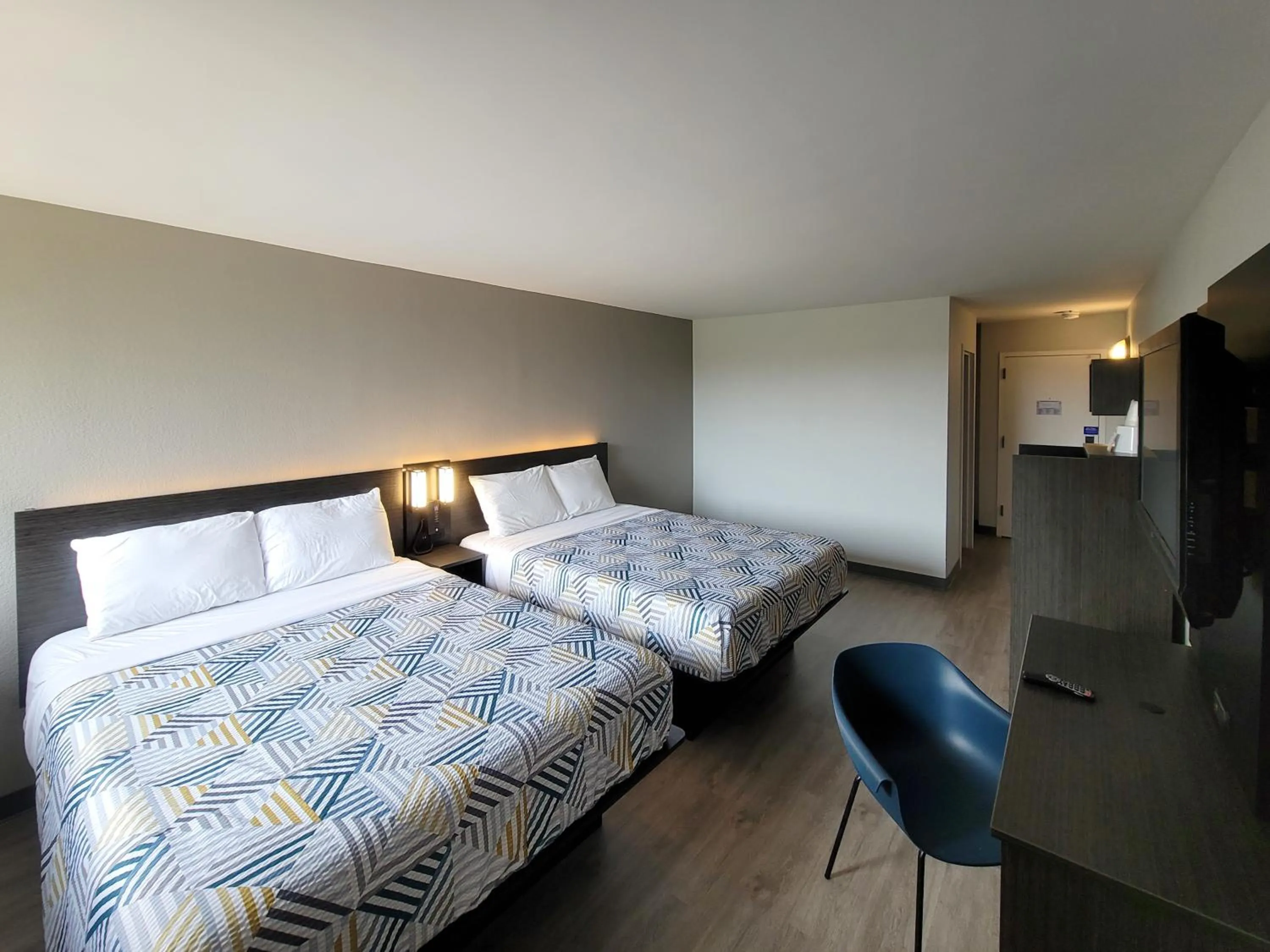 Queen Room with Two Queen Beds - single occupancy - Non-Smoking in Motel 6 Jackson, TN